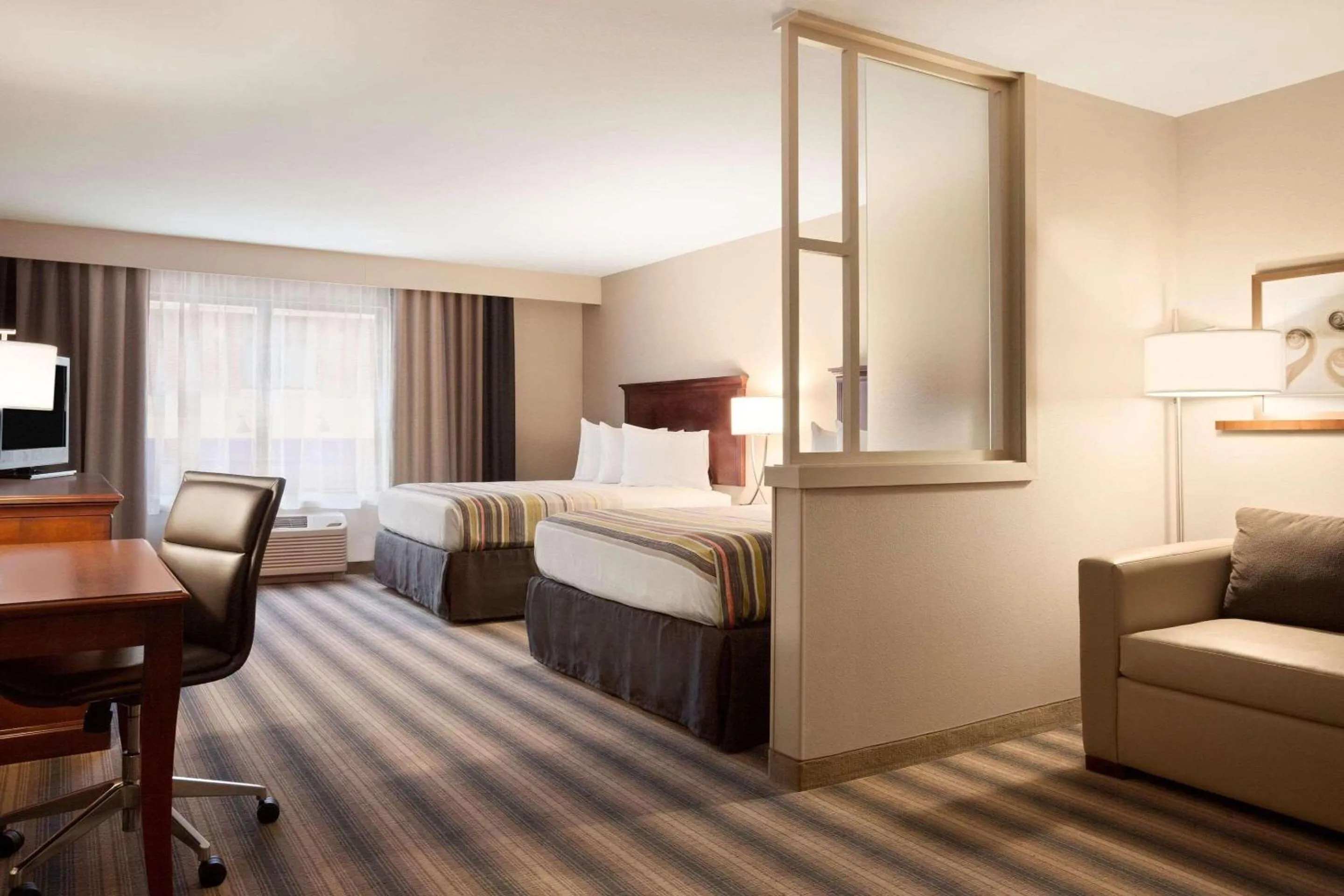 Bedroom, Bed in Country Inn & Suites by Radisson Roseville - St Paul