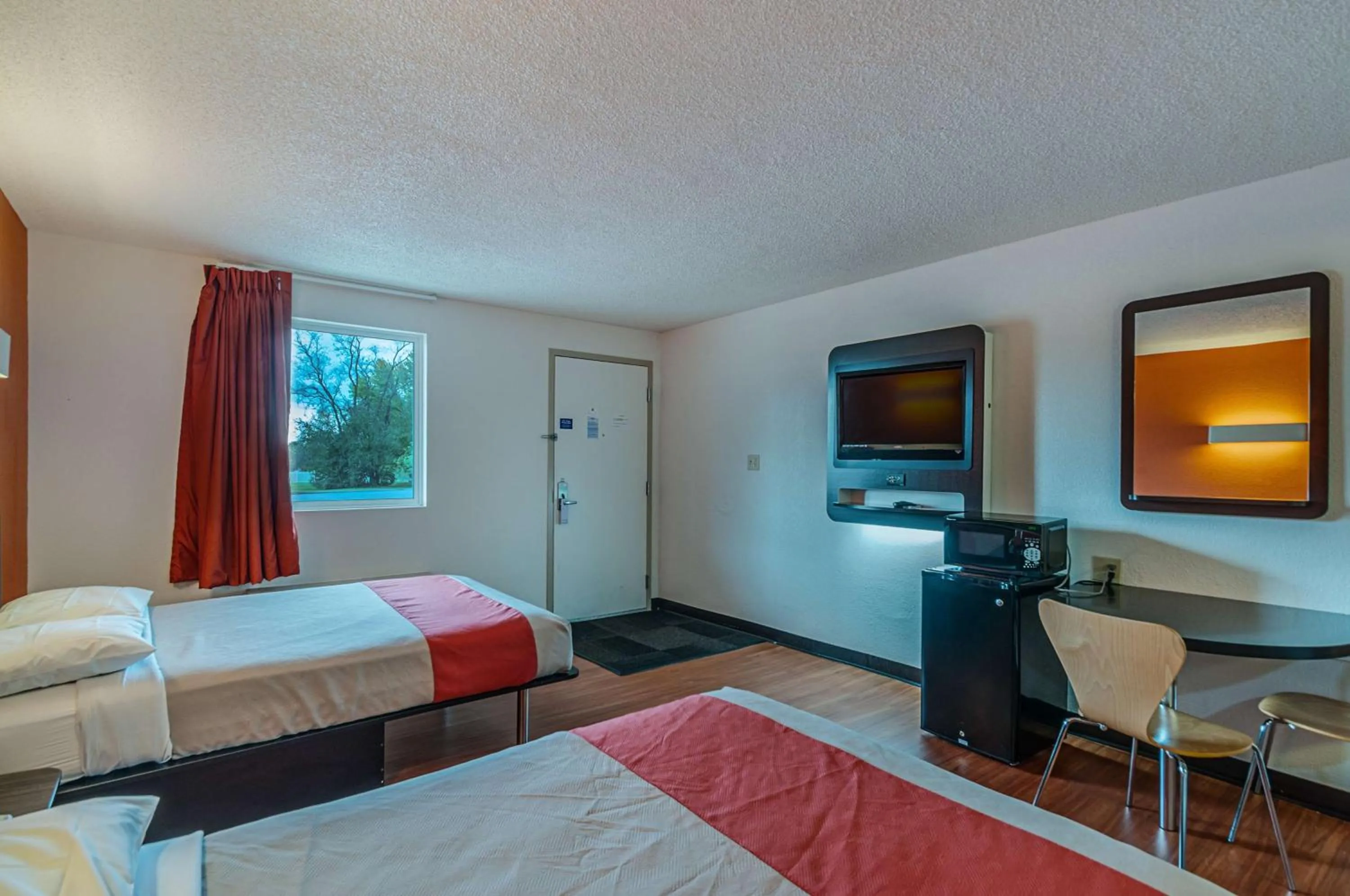 TV and multimedia, Bed in Motel6 Winchester, VA