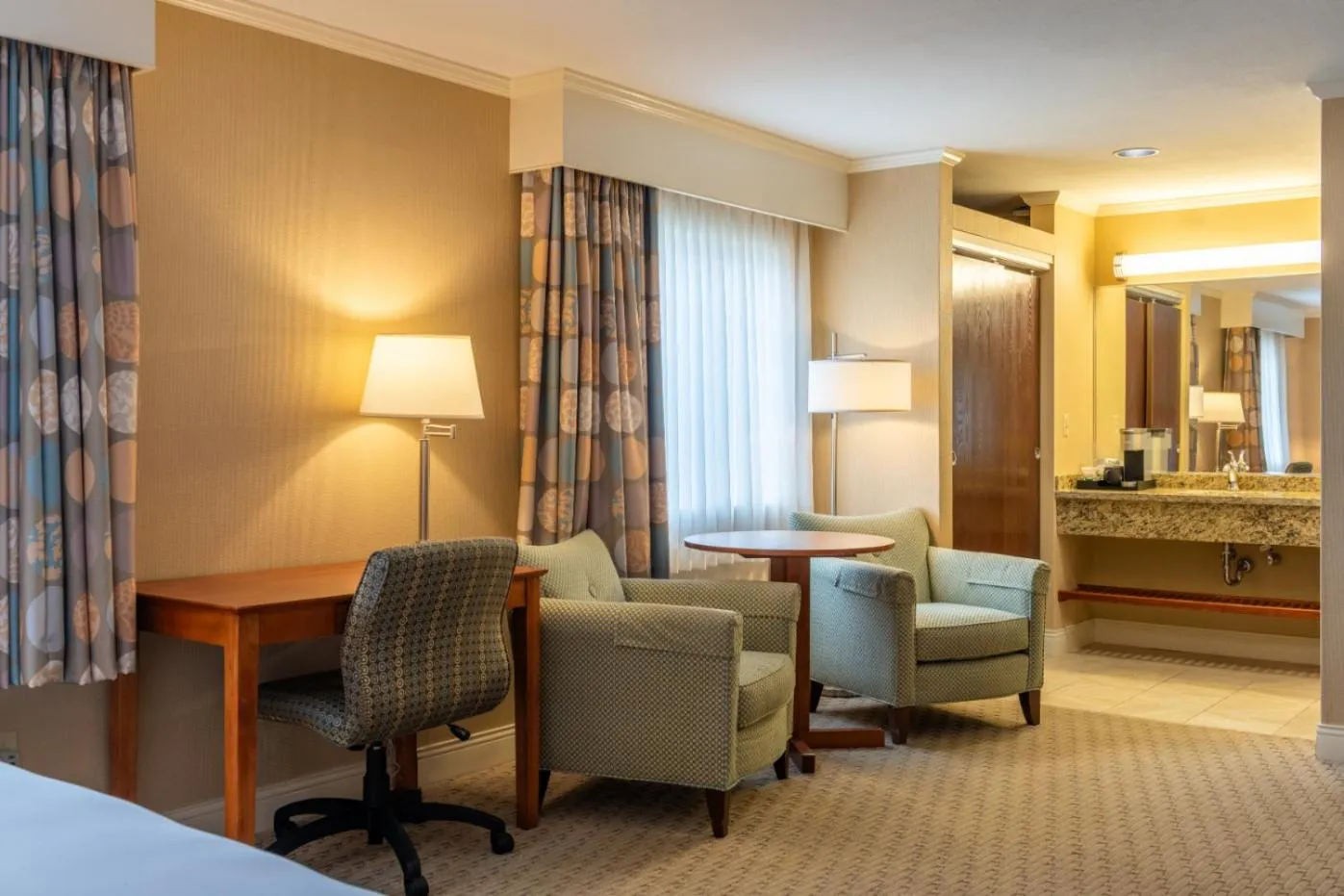 Seating area, Bed in Gorges Grant Hotel