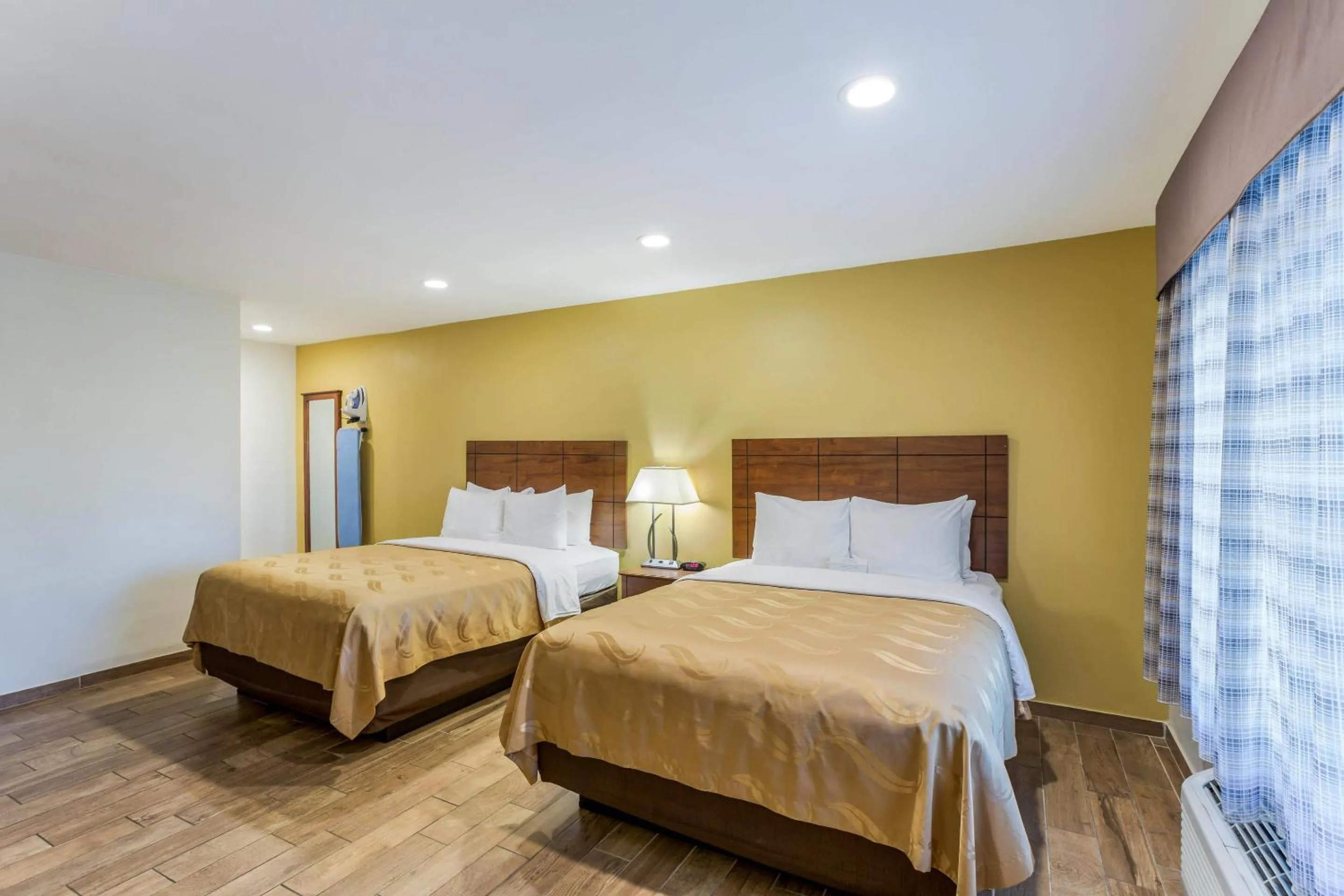 Bedroom, Bed in Quality Inn Escondido San Diego North County