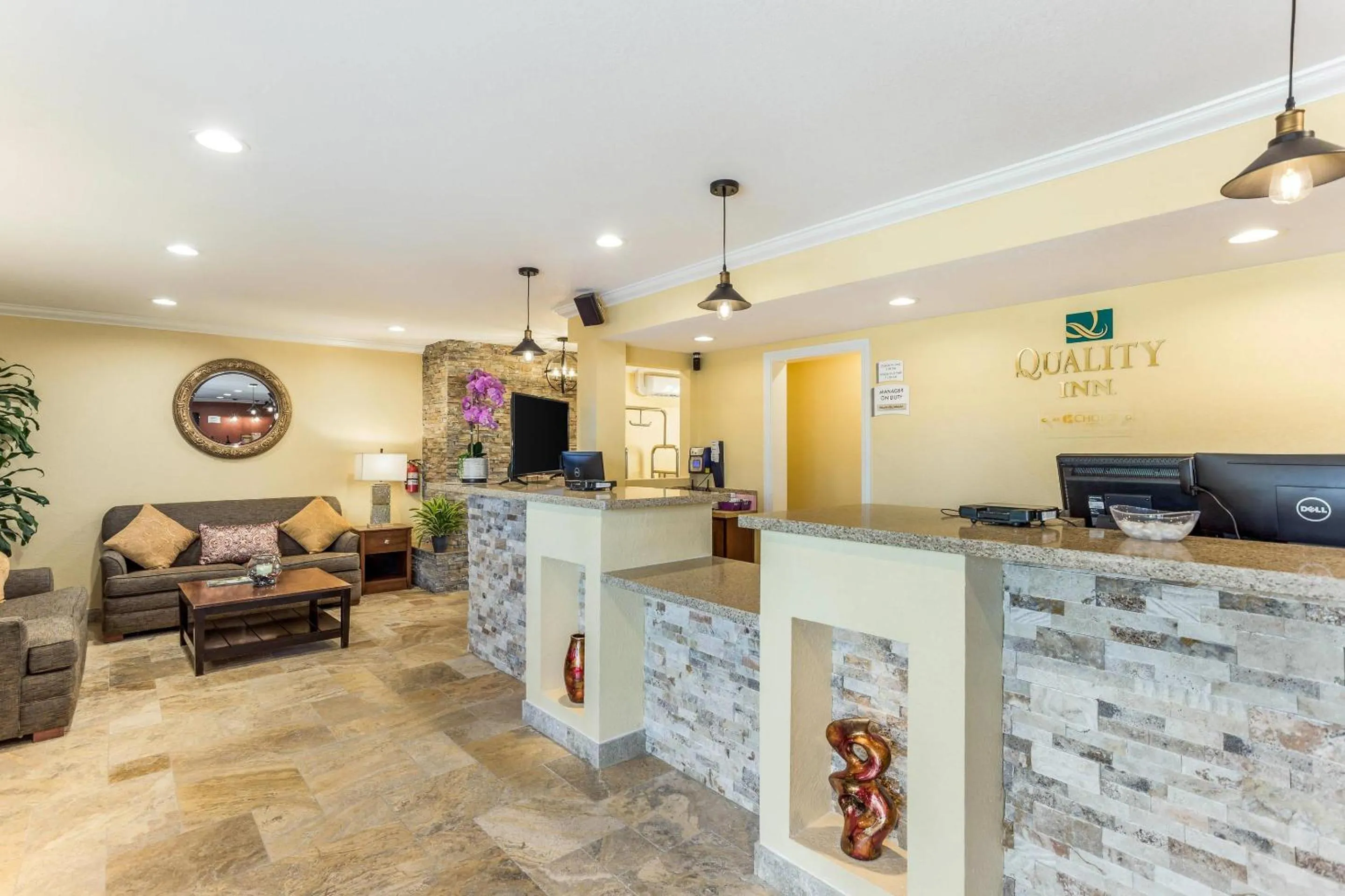 Lobby or reception in Quality Inn Escondido San Diego North County