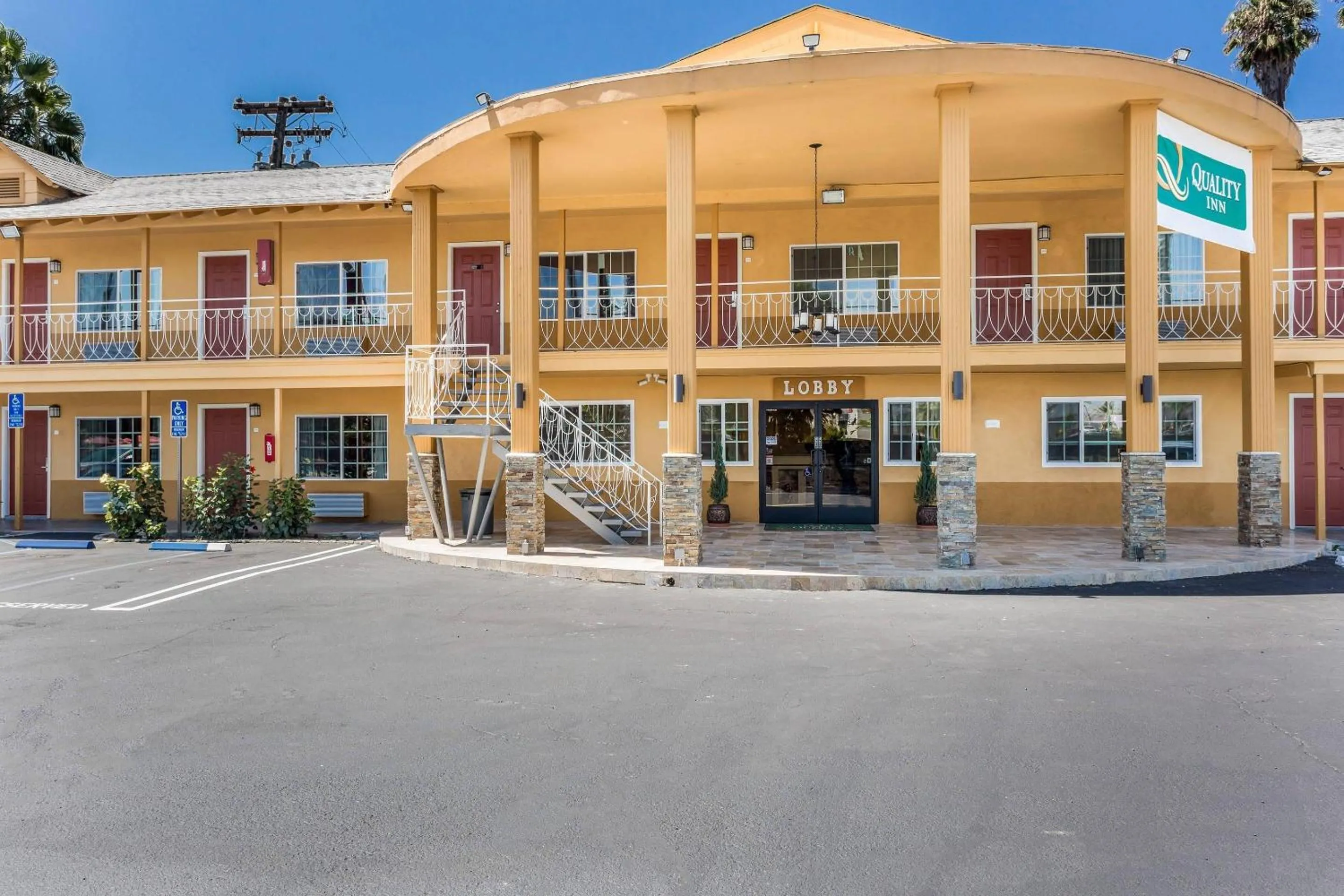 Property building in Quality Inn Escondido San Diego North County