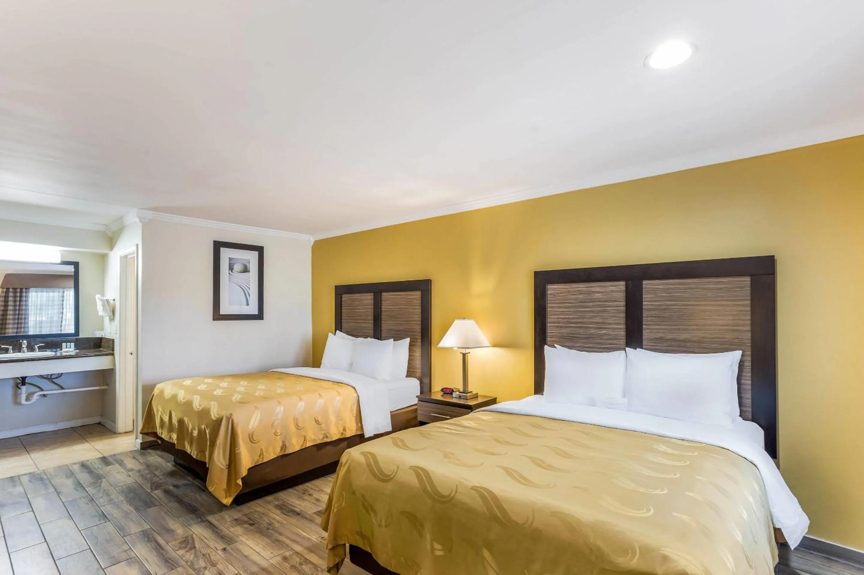 Bedroom, Bed in Quality Inn Escondido San Diego North County