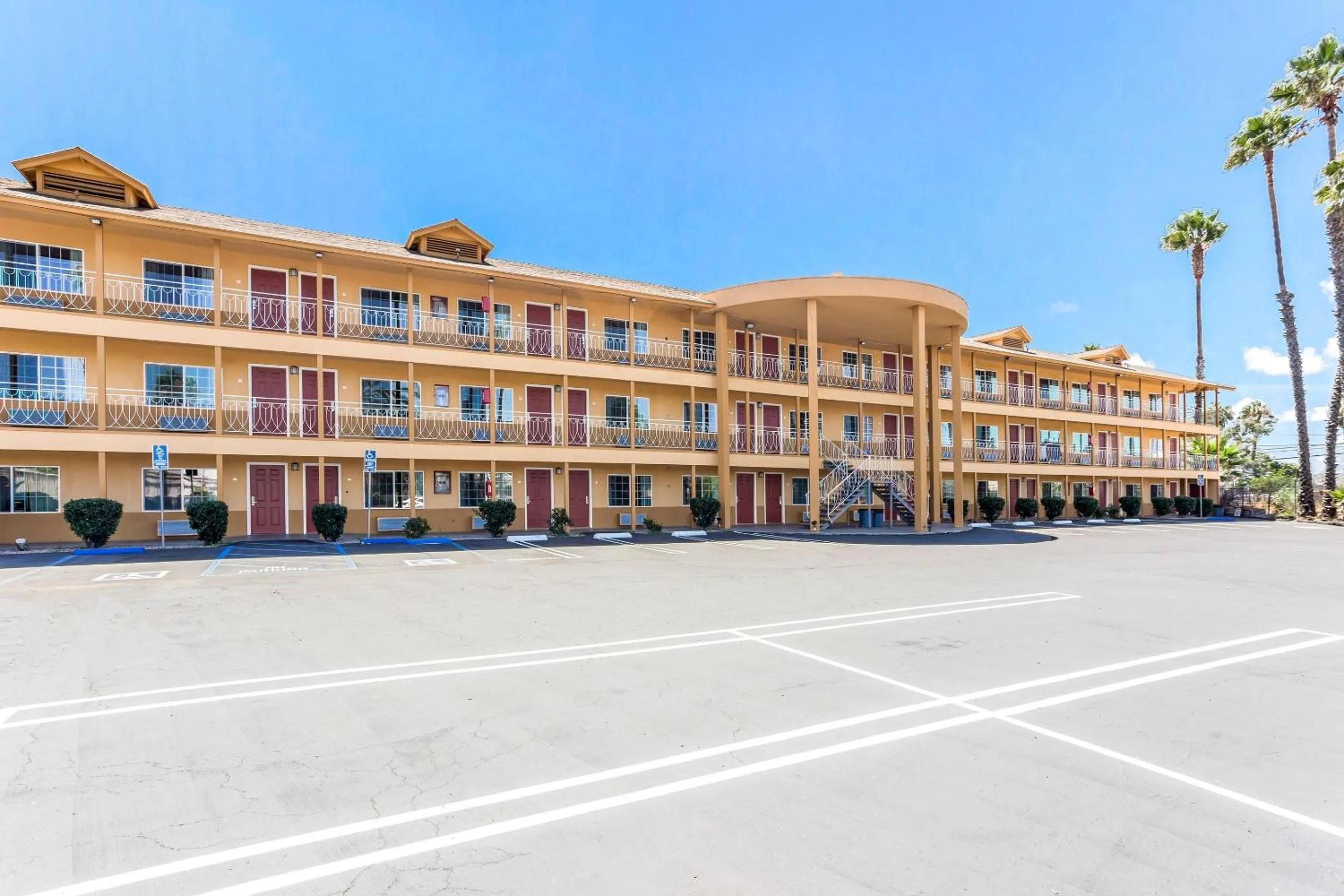 Property building in Quality Inn Escondido San Diego North County