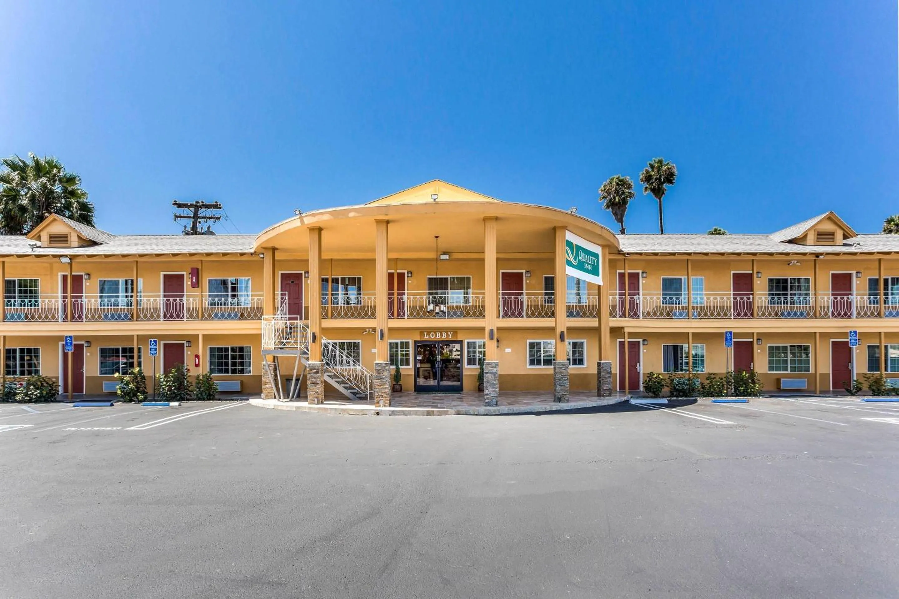 Property building in Quality Inn Escondido San Diego North County