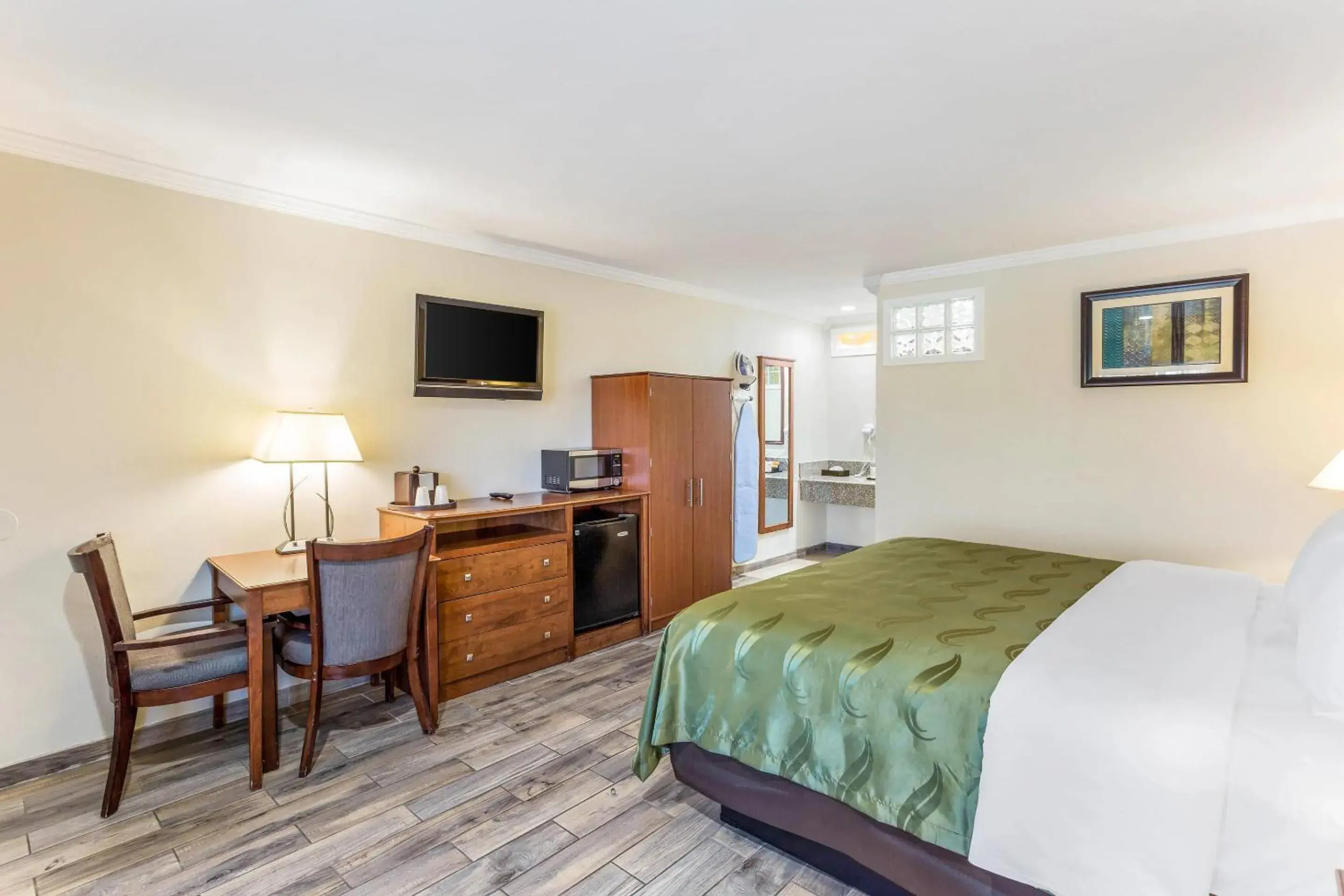 King Room - Non-Smoking in Quality Inn Escondido San Diego North County King Room - Non-Smoking in Quality Inn Escondido San Diego North County