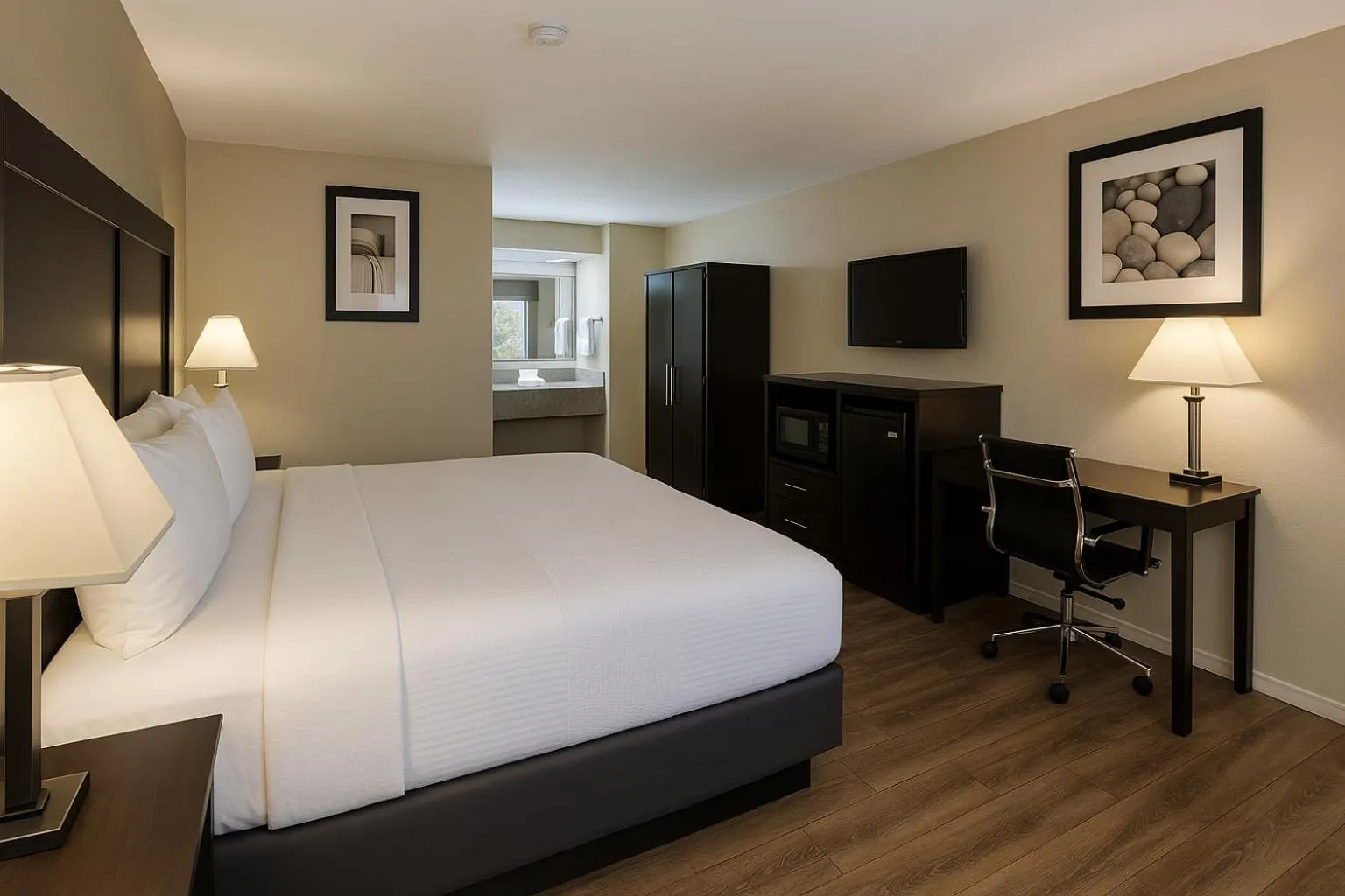 Bed in Quality Inn Escondido San Diego North County