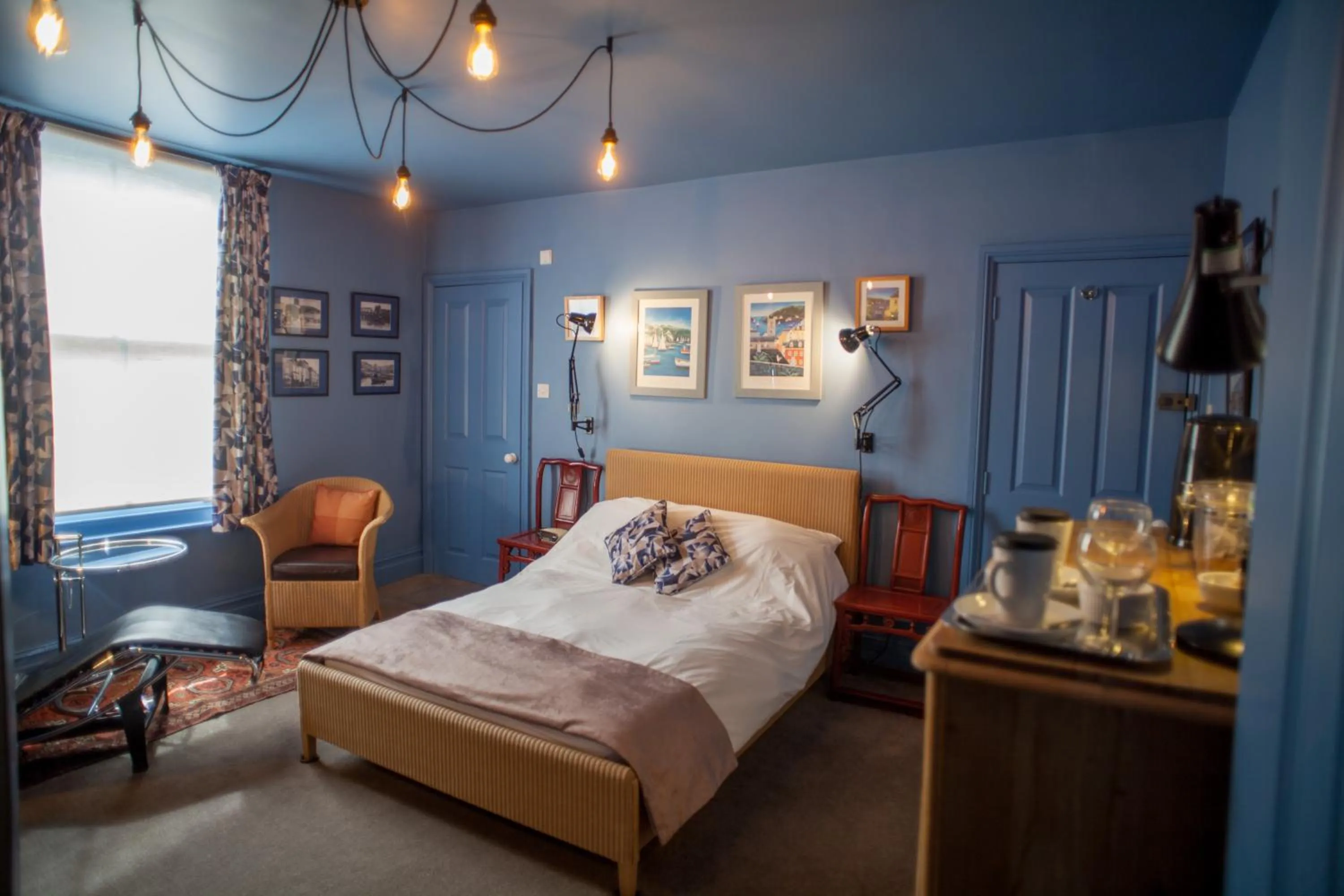 Bedroom, Bed in Hill View House