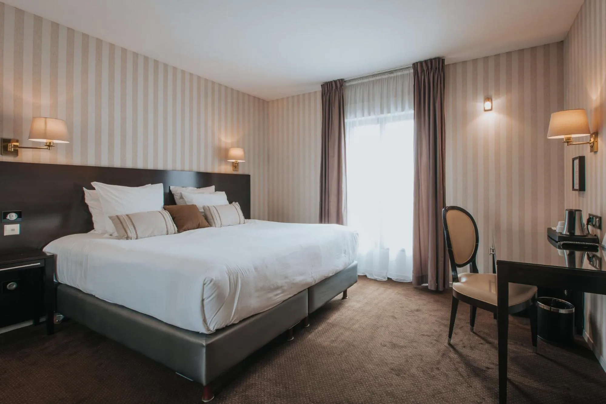 Bedroom, Bed in Hôtel Henry II Beaune Centre