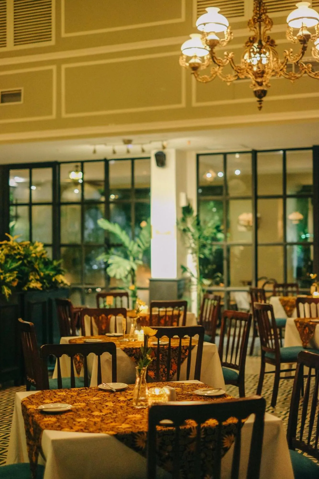 Restaurant/places to eat in Hotel Des Indes Menteng