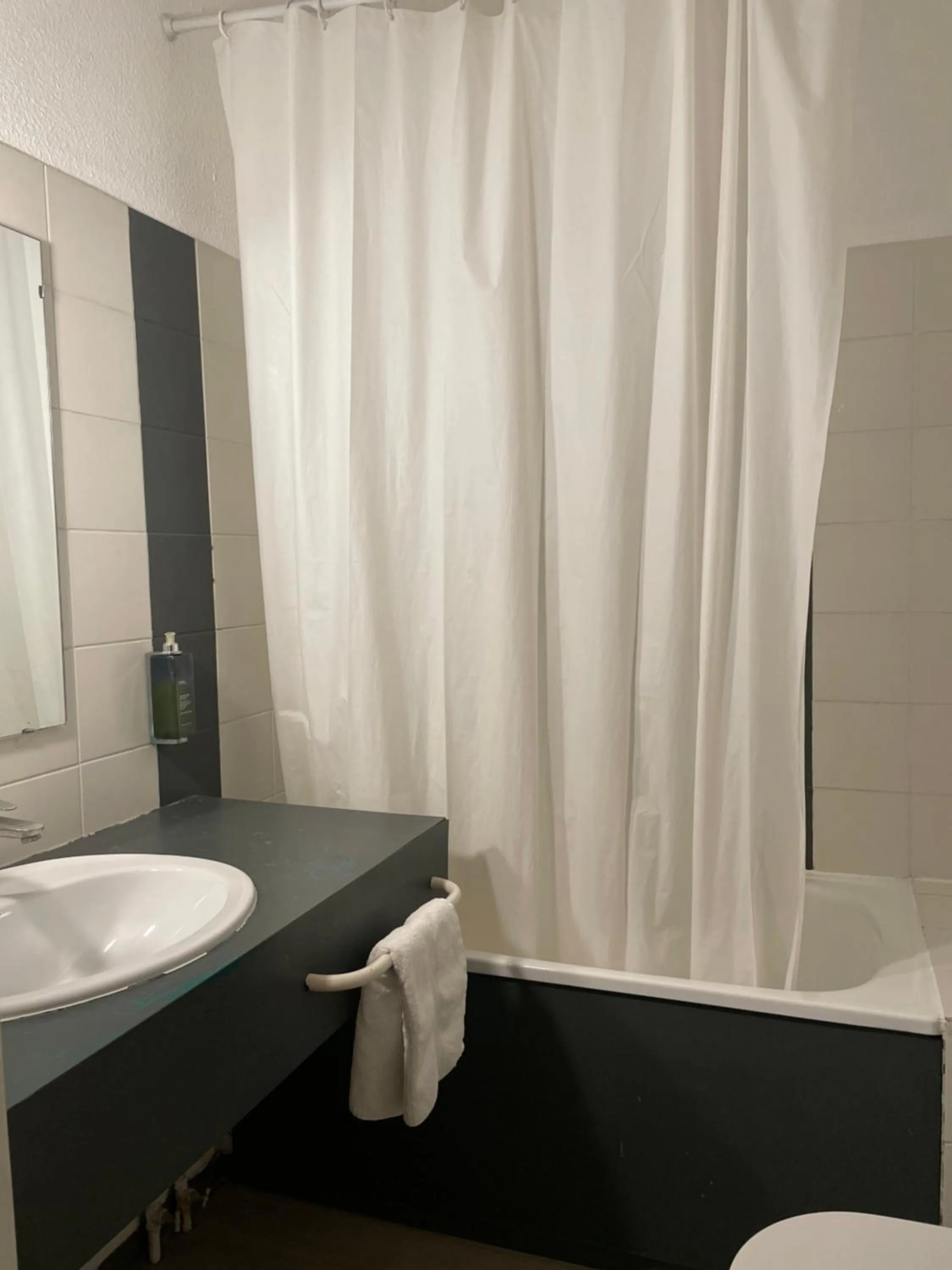 Bathroom in Théâtre Hôtel Chambéry