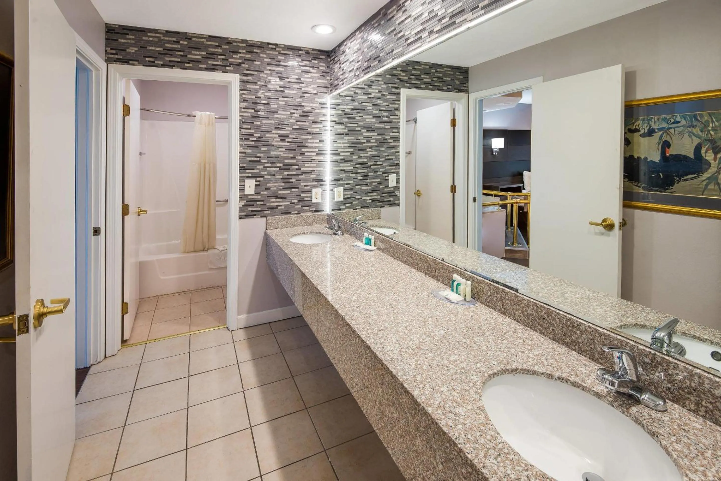 Bedroom in Quality Inn & Suites Cincinnati I-275