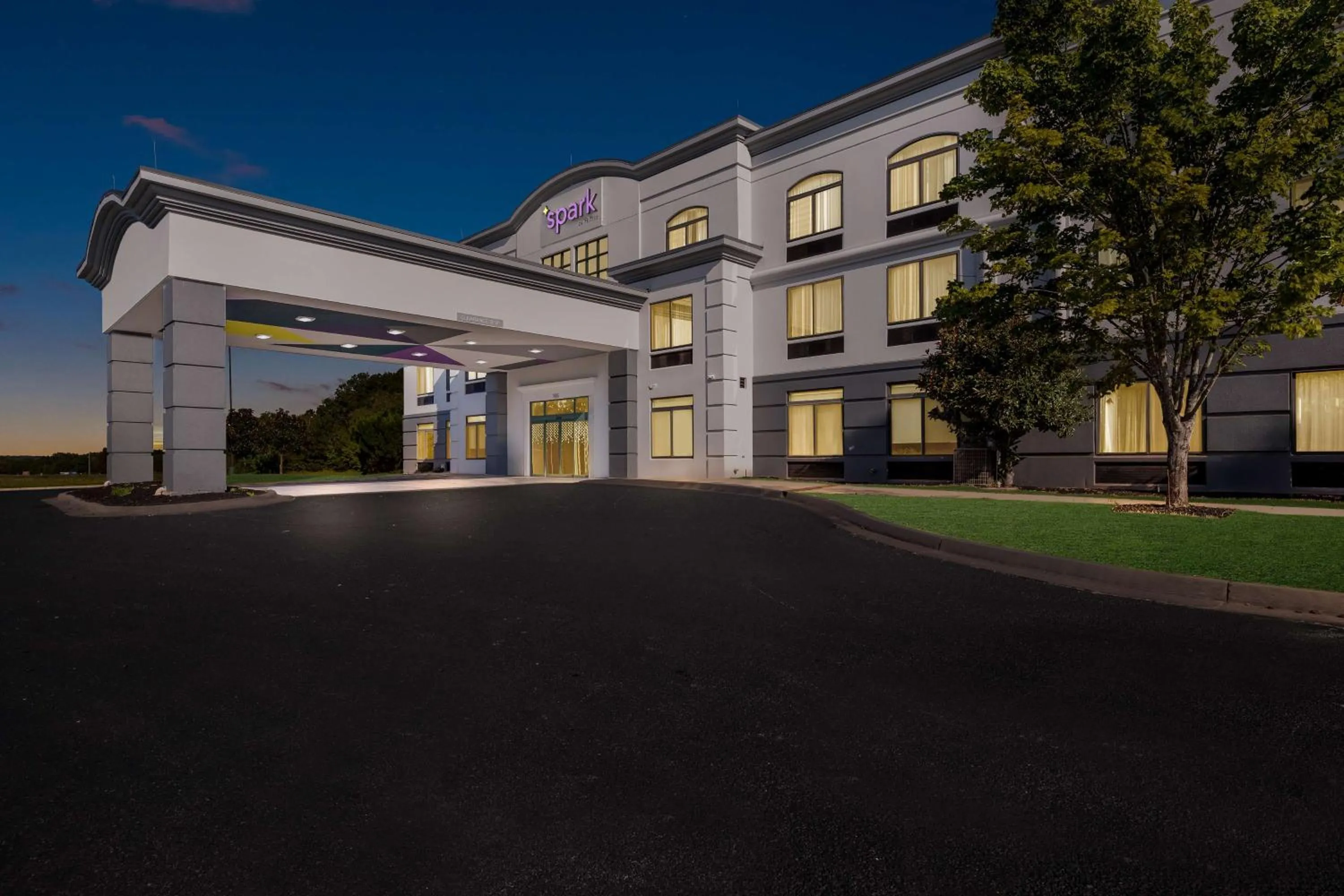 Property building in Wingate by Wyndham Tupelo