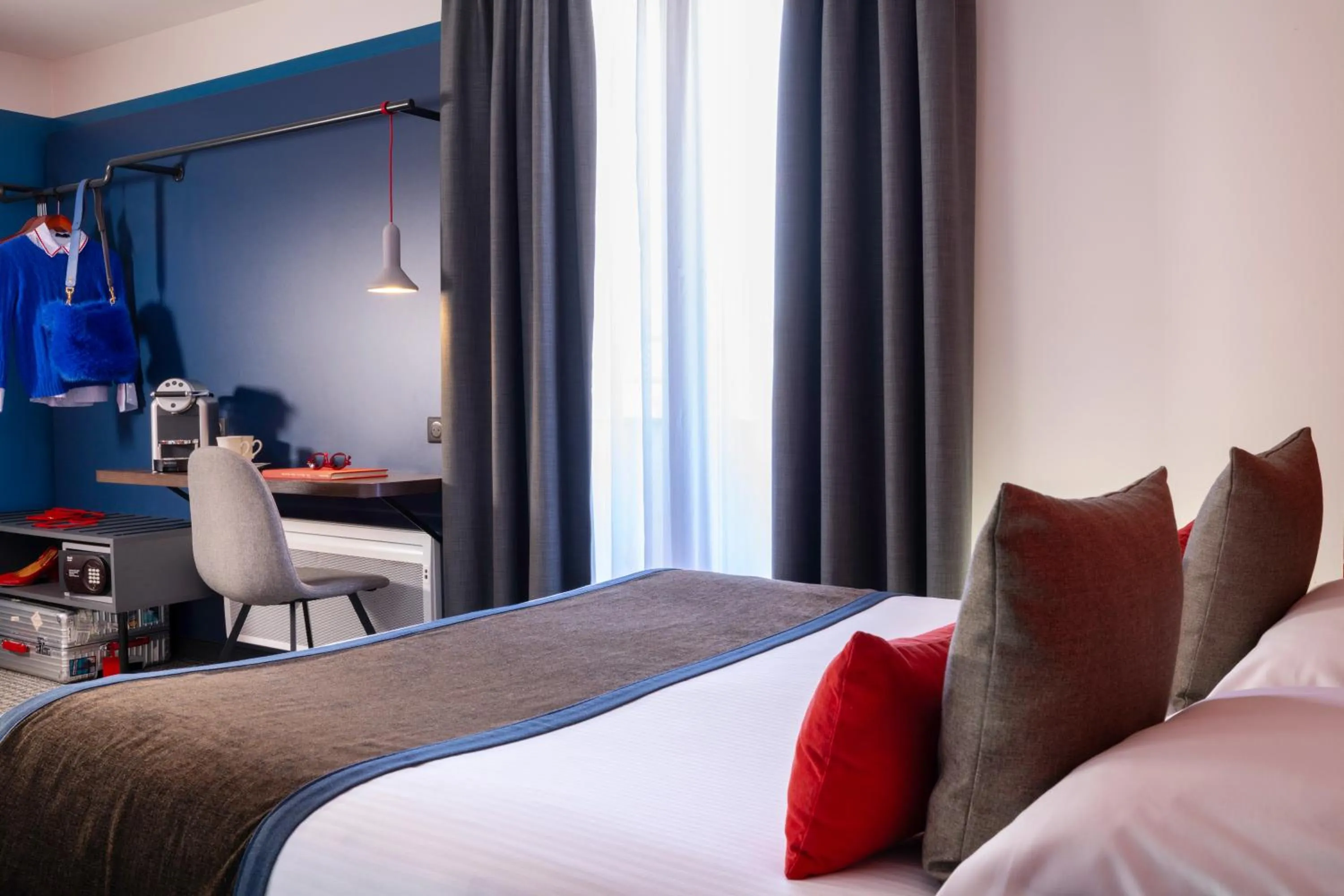 Photo of the whole room, Bed in Hotel Le Bugatti