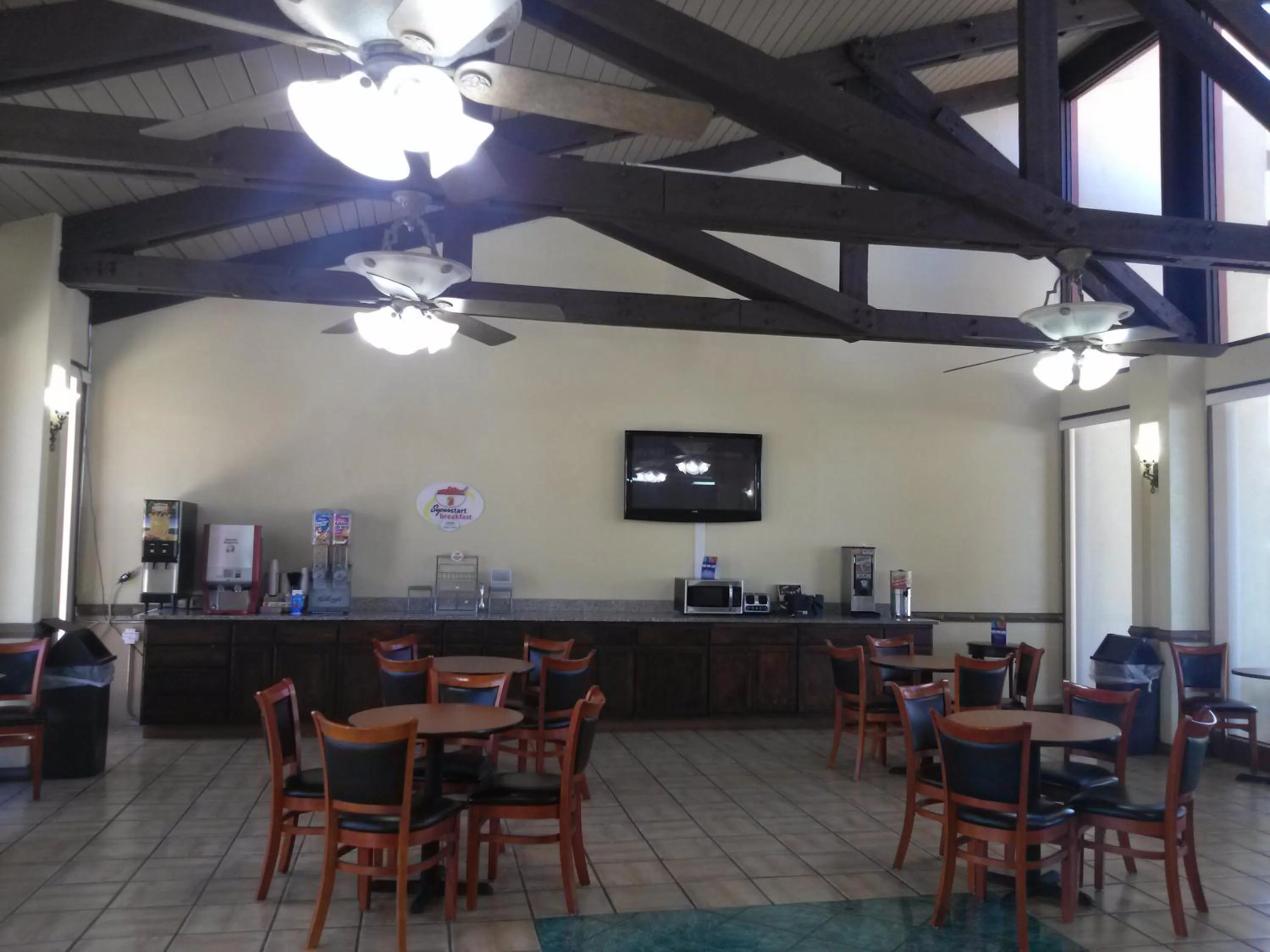 Coffee/tea facilities in Super 8 by Wyndham Kerrville TX