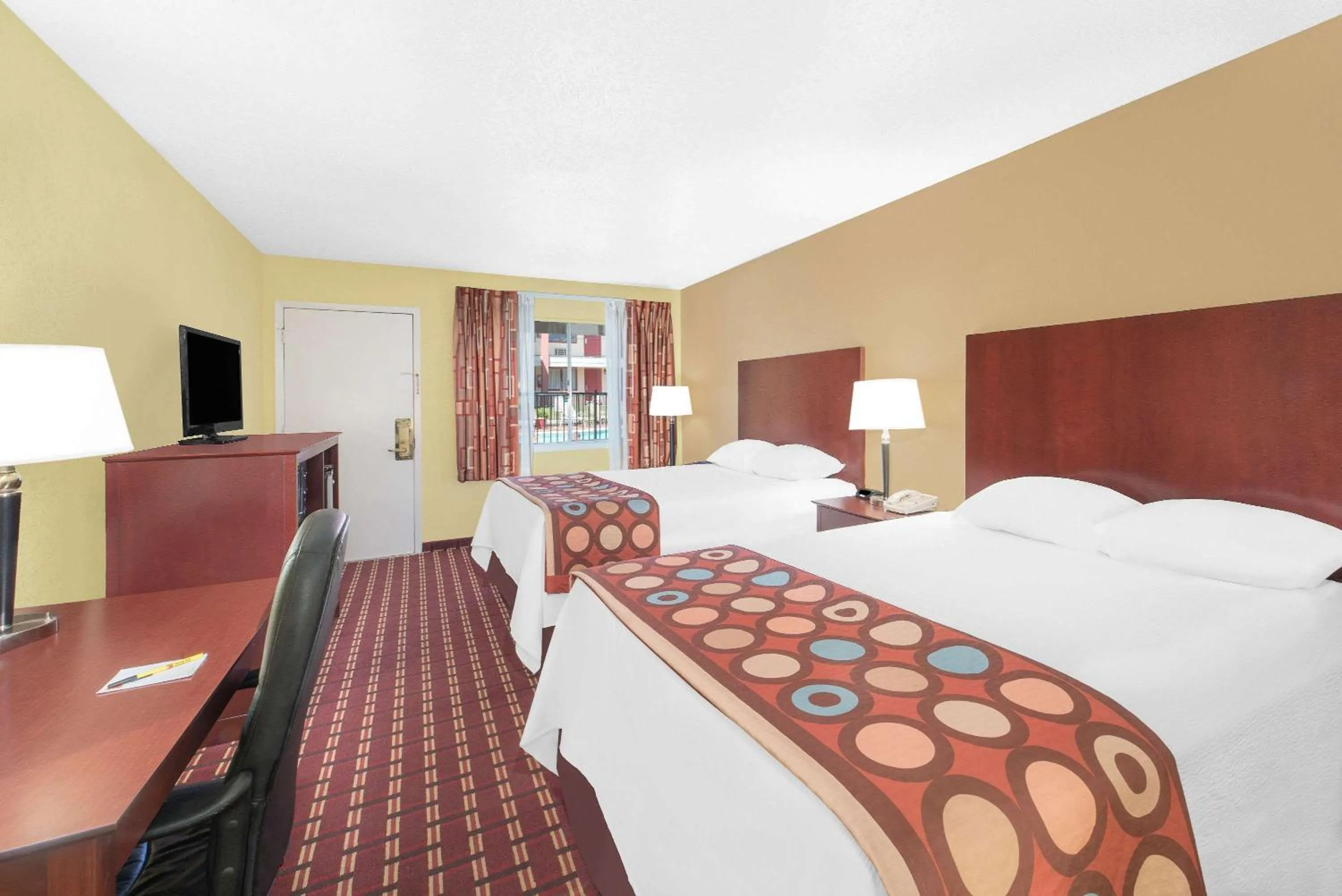 Photo of the whole room, Bed in Super 8 by Wyndham Kerrville TX