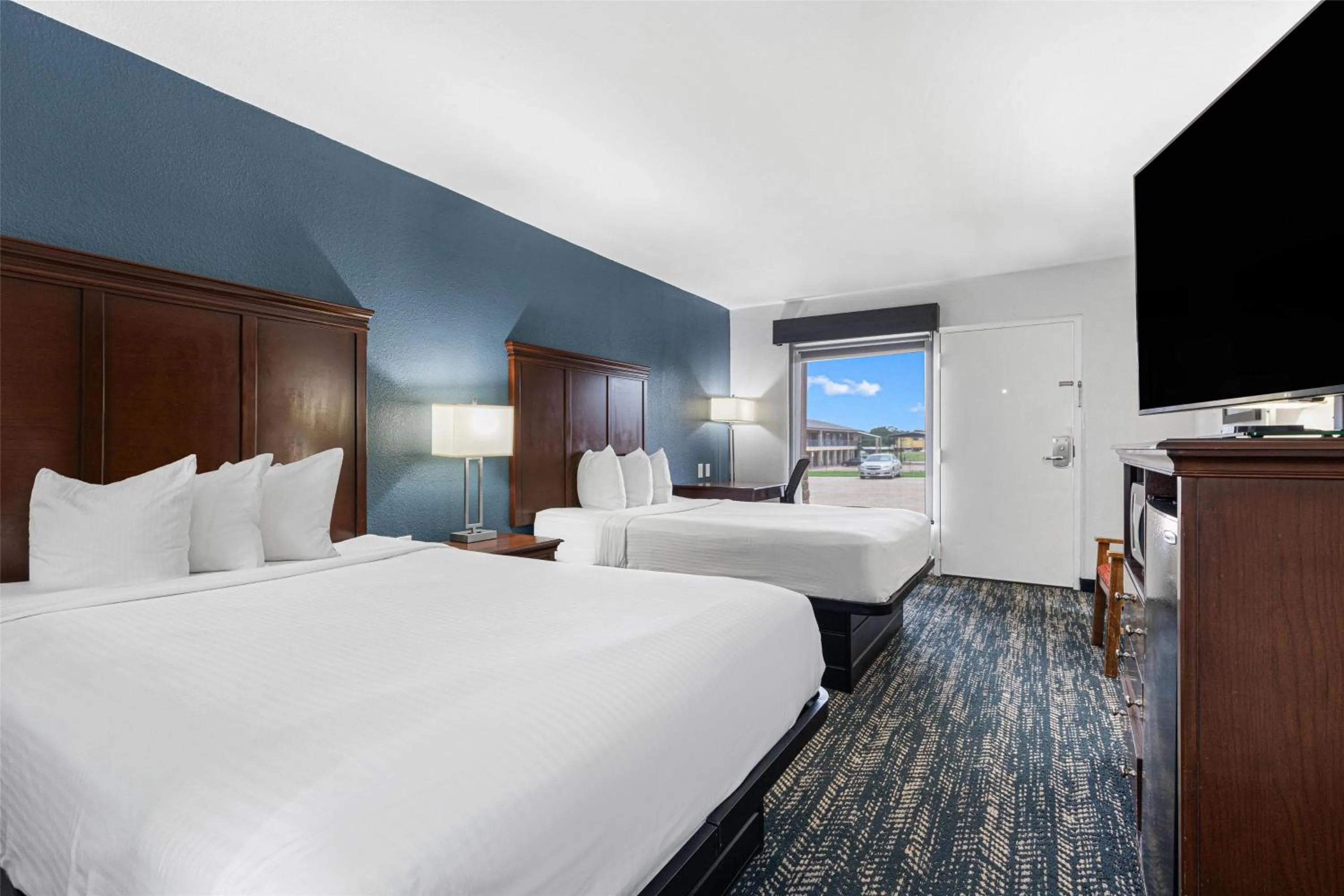 Bedroom, Bed in Best Western Canton Inn