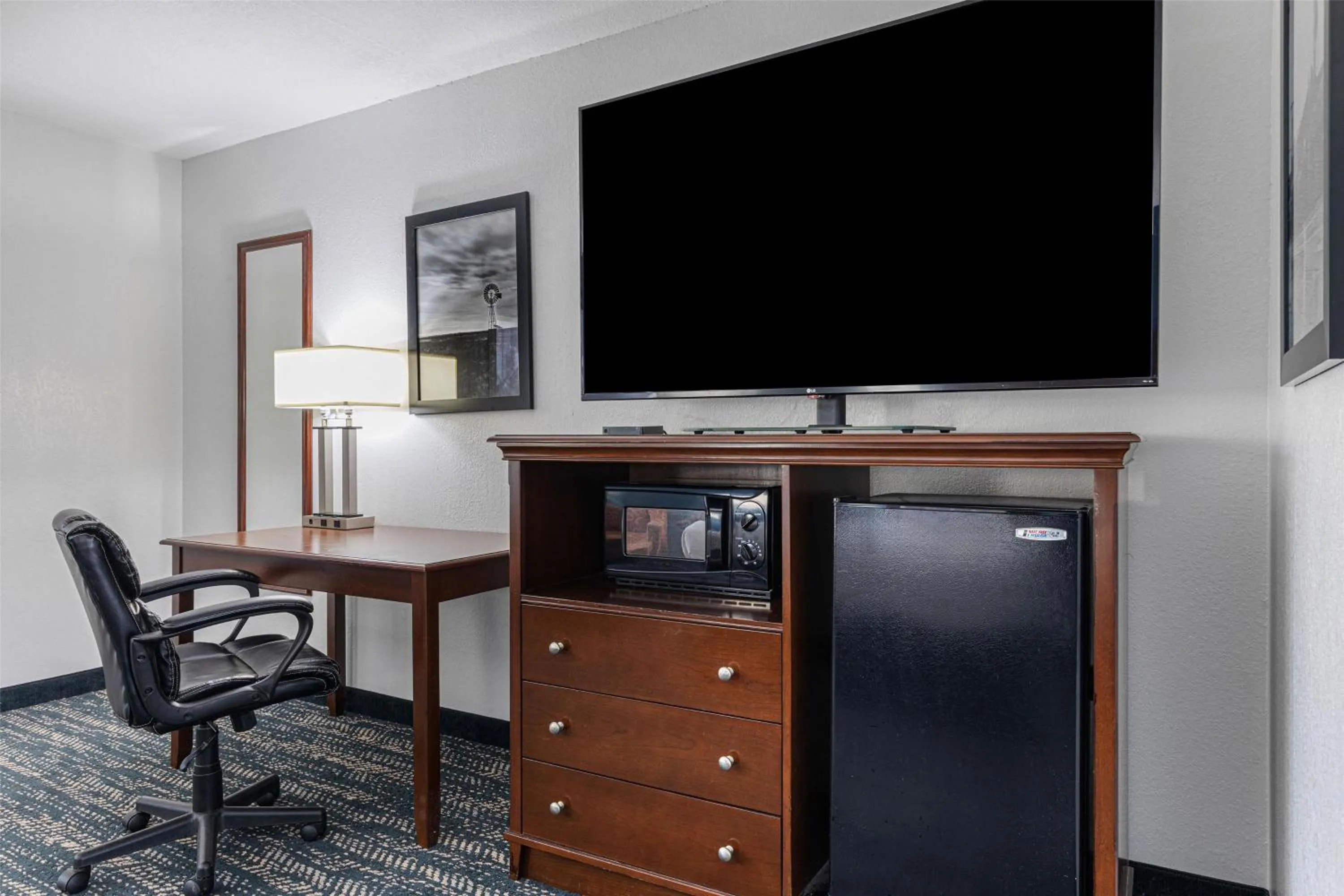 Bedroom in Best Western Canton Inn