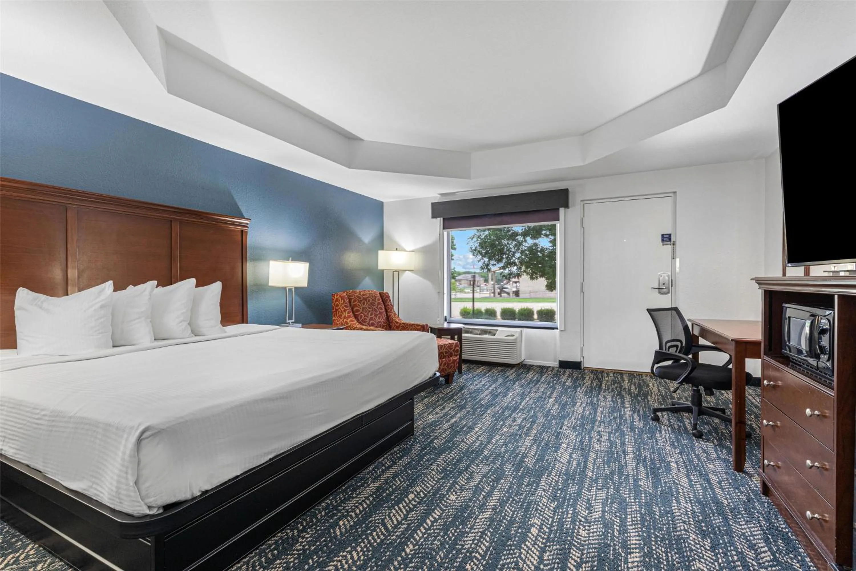 Bedroom, Bed in Best Western Canton Inn