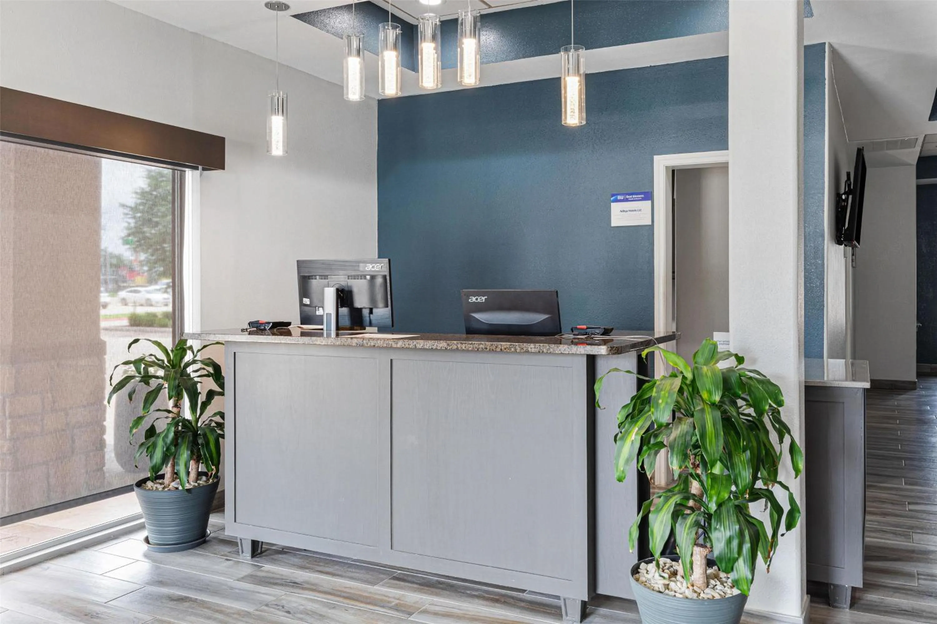 Lobby or reception in Best Western Canton Inn