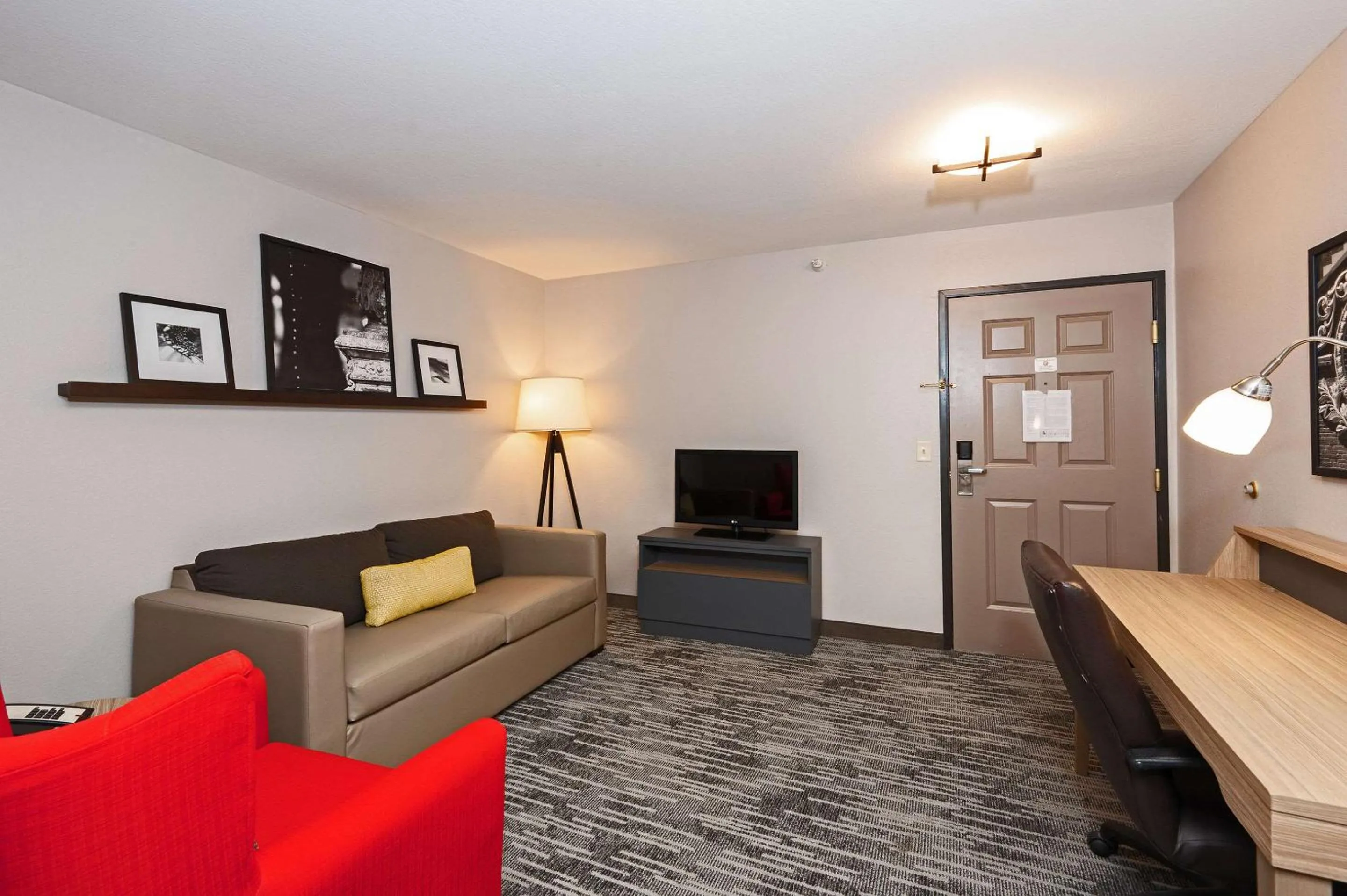 Bedroom in Country Inn & Suites by Radisson, Bloomington-Normal Airport, IL