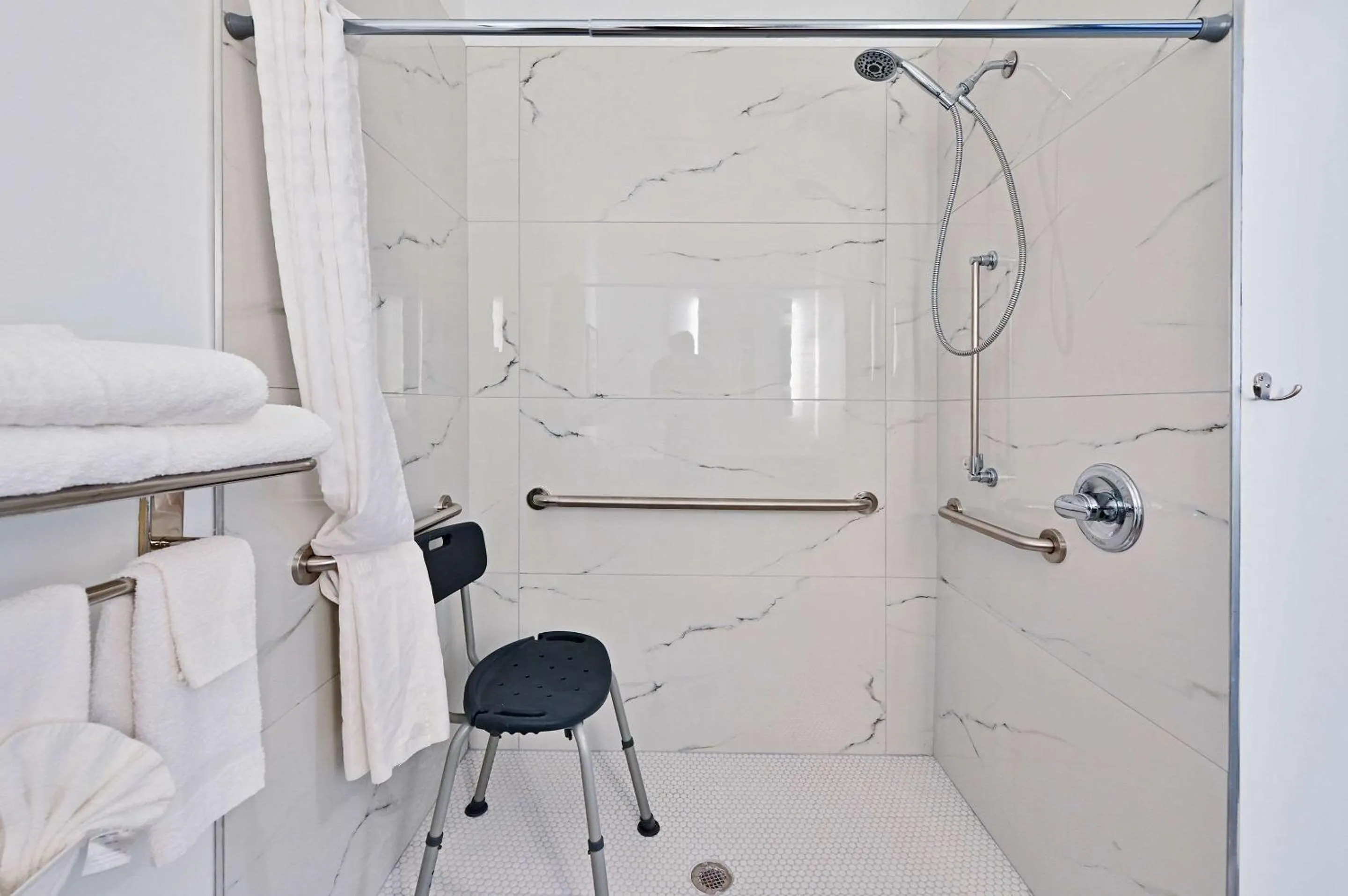 Bedroom in Country Inn & Suites by Radisson, Bloomington-Normal Airport, IL