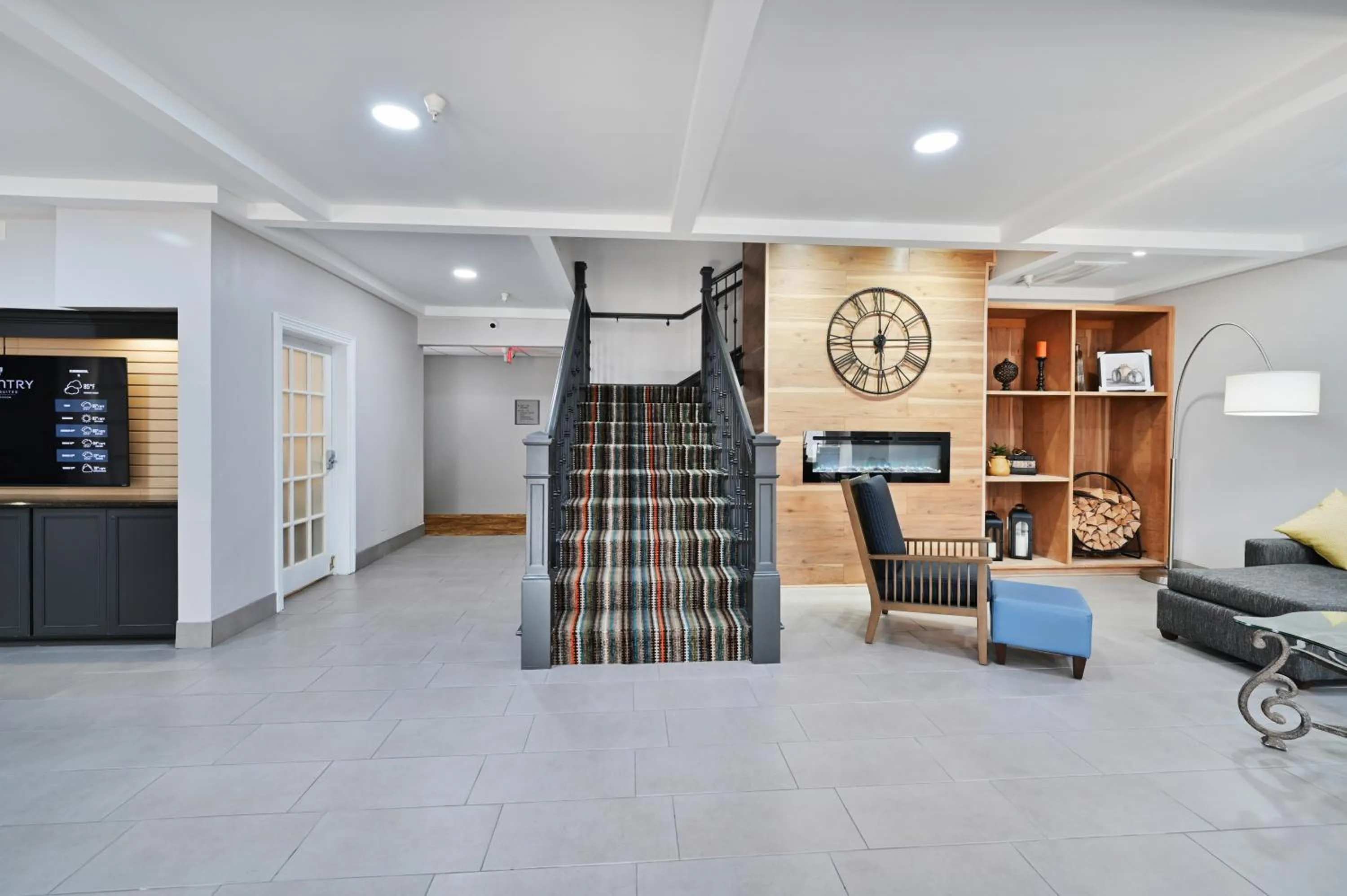 Lobby or reception in Country Inn & Suites by Radisson, Bloomington-Normal Airport, IL