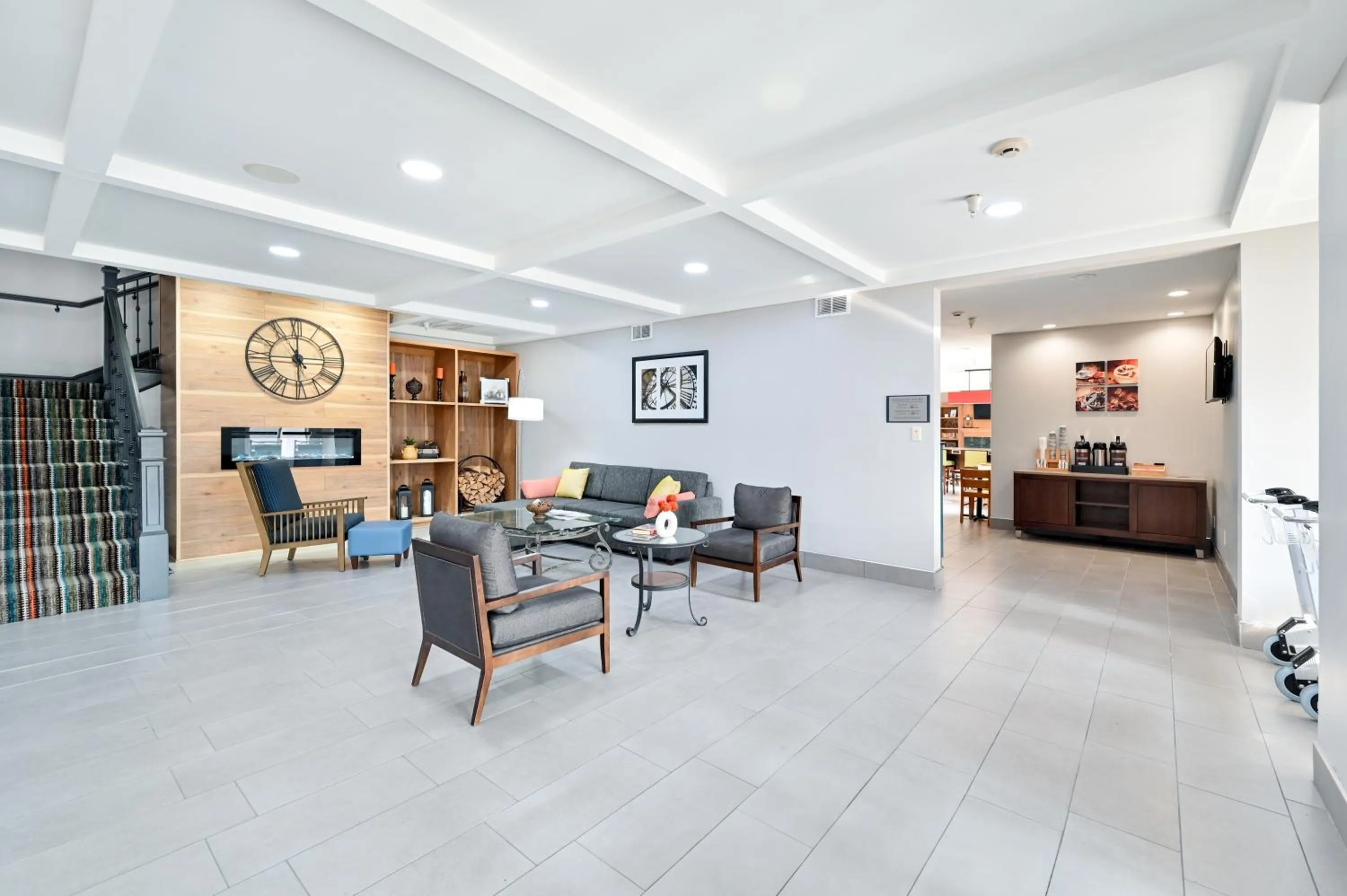 Lobby or reception in Country Inn & Suites by Radisson, Bloomington-Normal Airport, IL