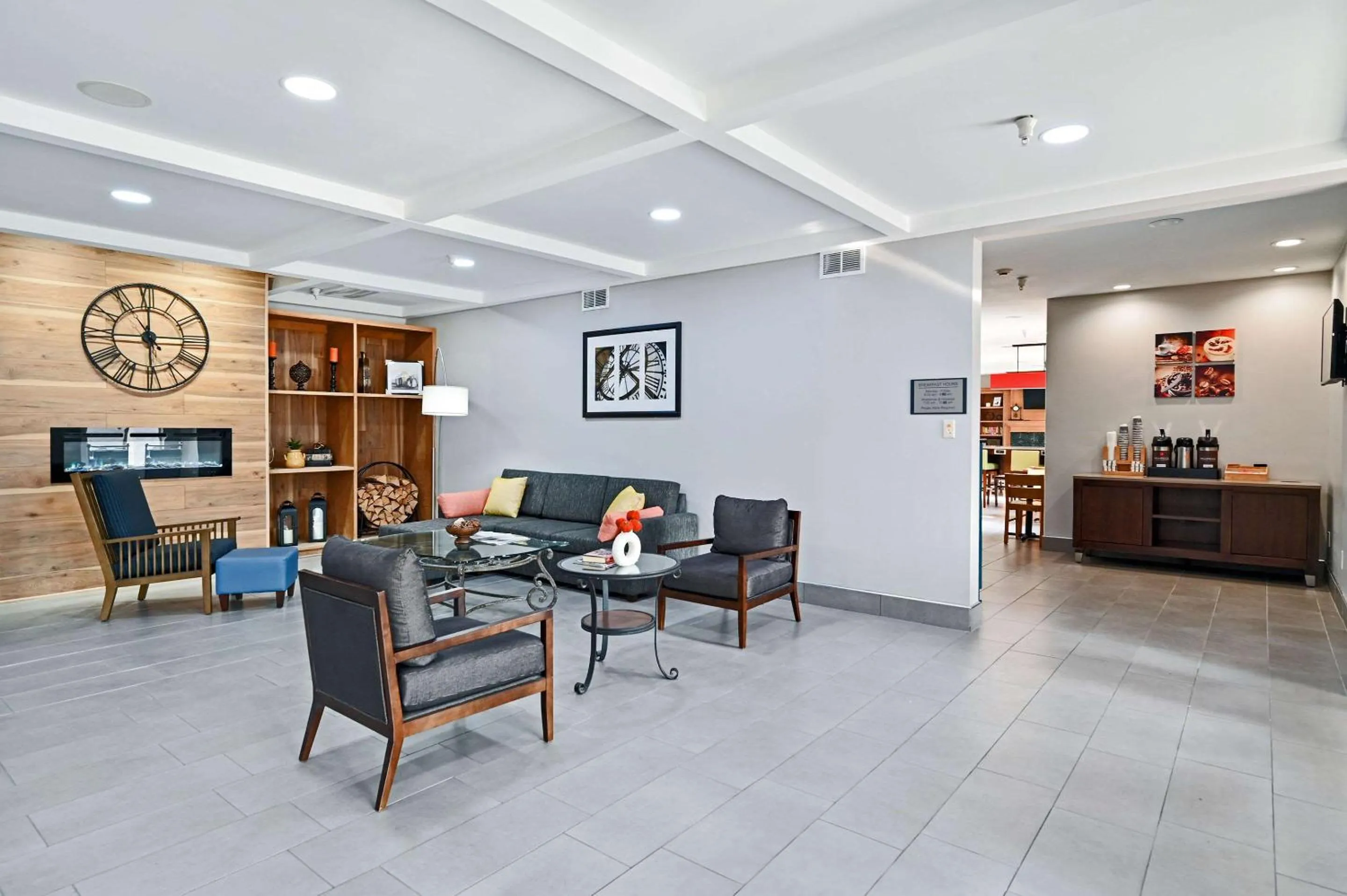 Lobby or reception in Country Inn & Suites by Radisson, Bloomington-Normal Airport, IL