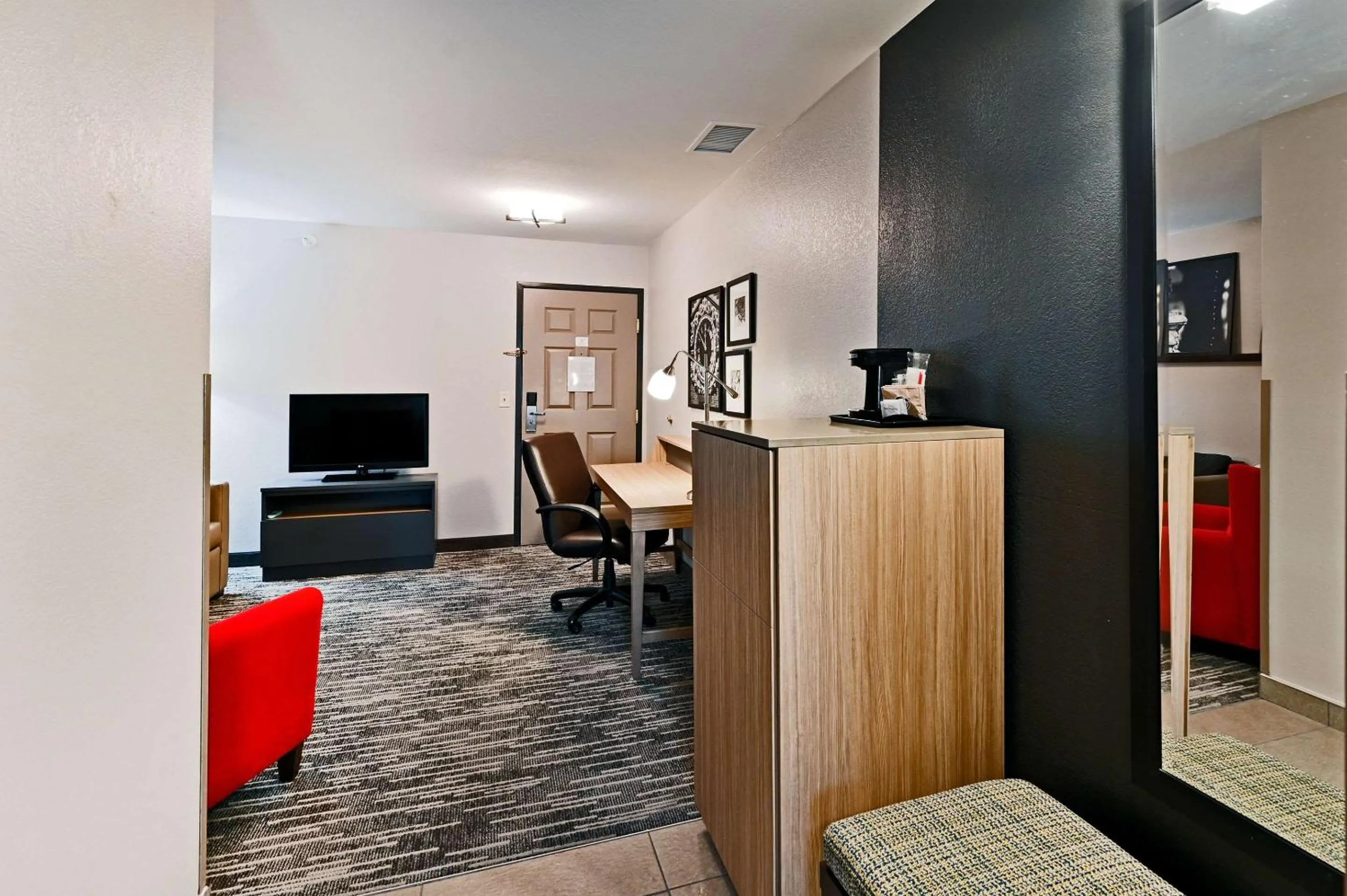 Bedroom in Country Inn & Suites by Radisson, Bloomington-Normal Airport, IL