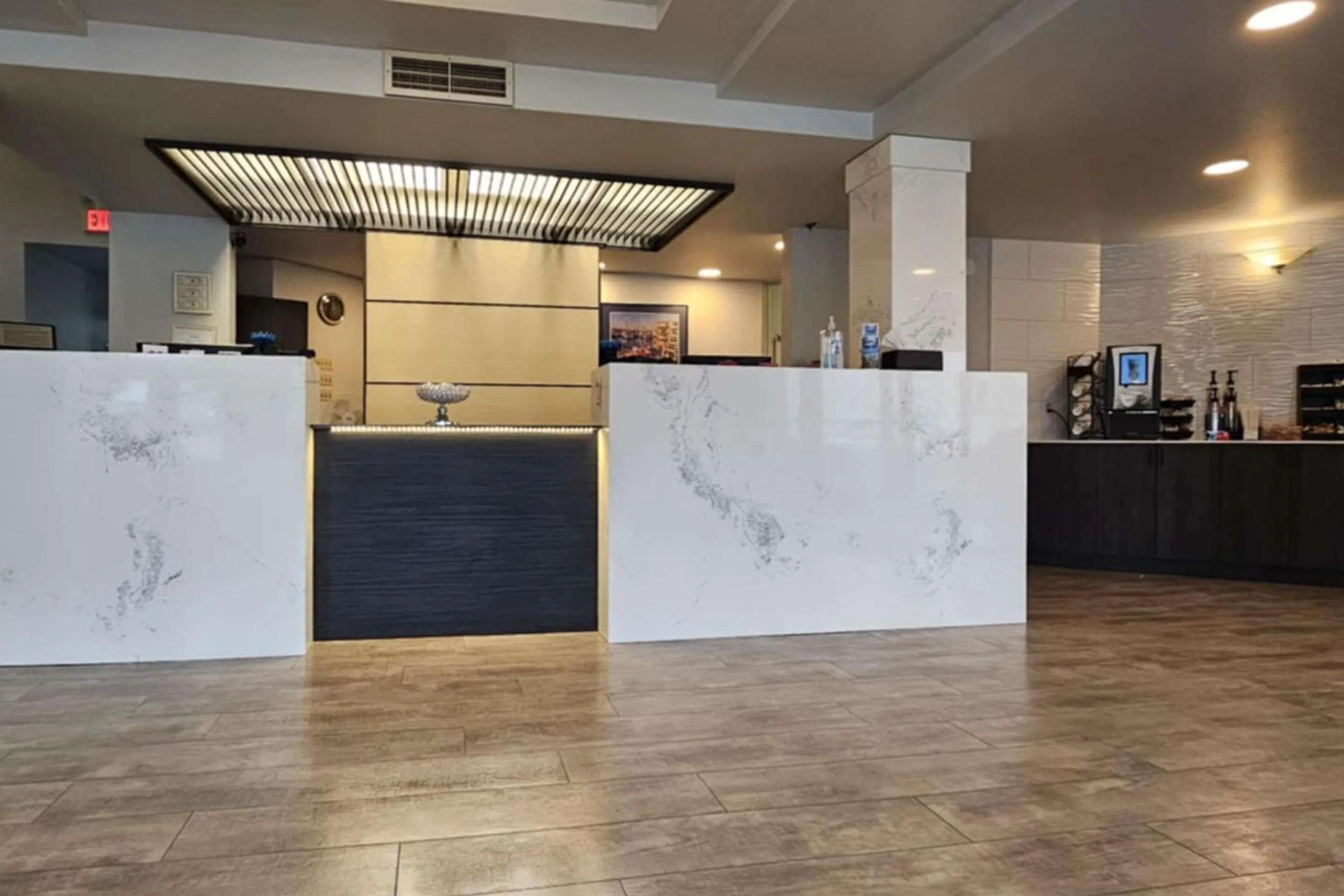 Edgewater Inn and Suites, an Ascend Collection Hotel