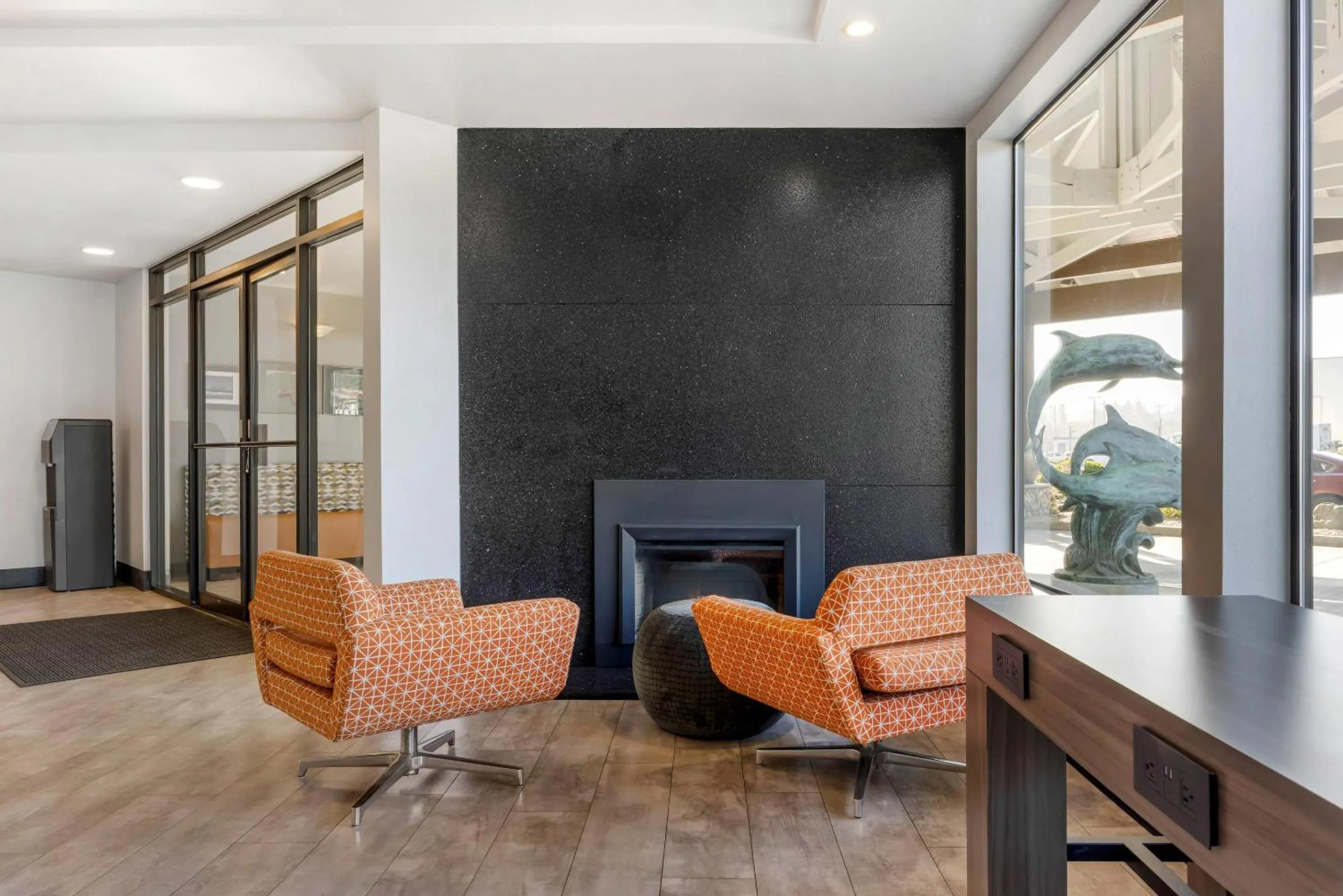 Lobby or reception in Edgewater Inn and Suites, an Ascend Collection Hotel