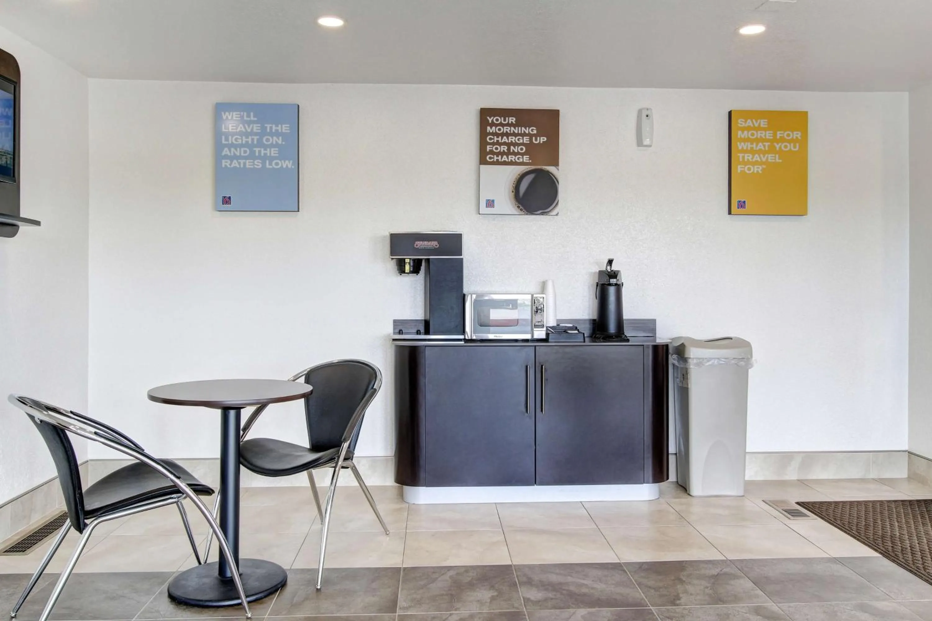 Lobby or reception in Motel 6-North Ridgeville, OH - Cleveland Intl Airport - N Ridgeville