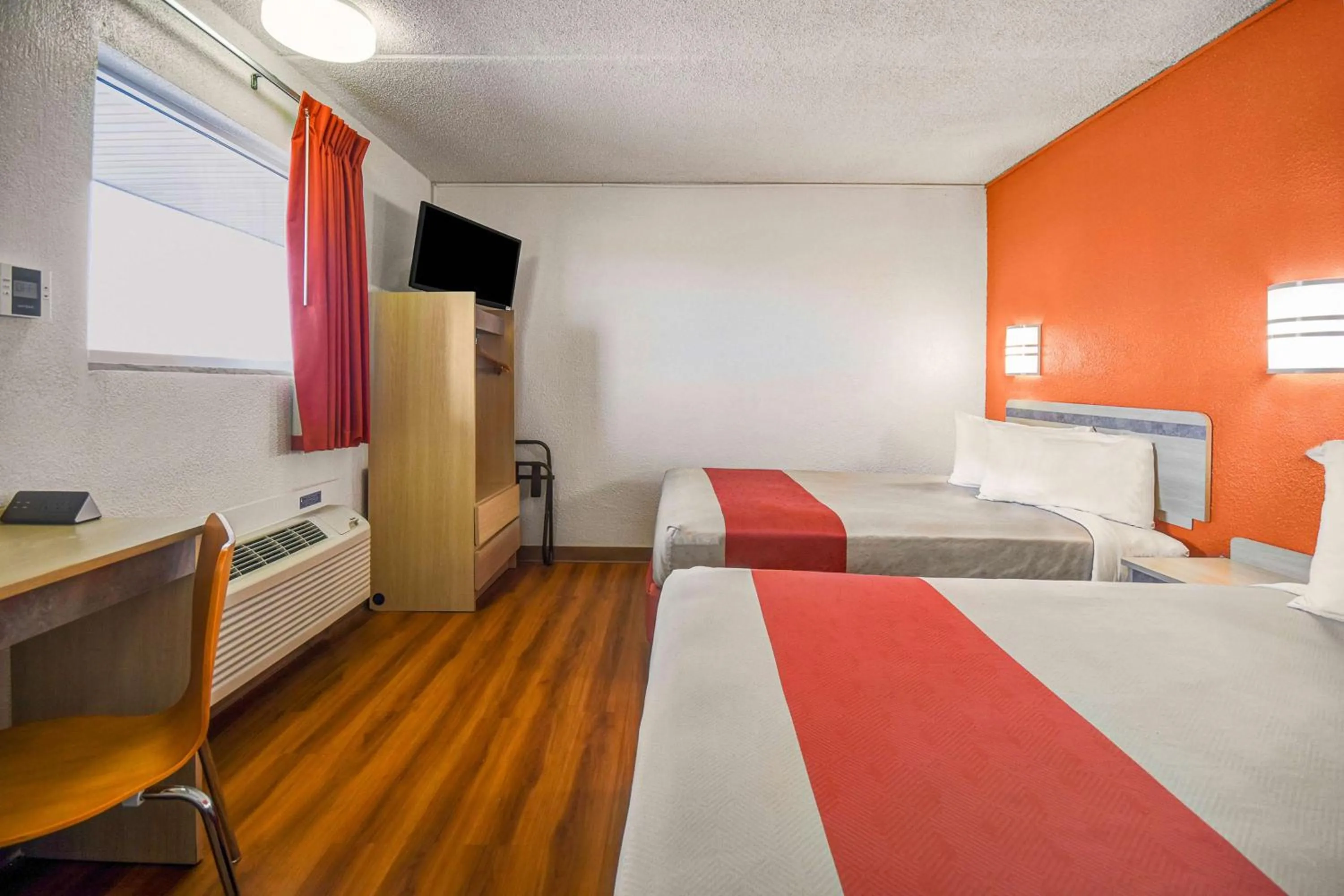 Photo of the whole room, Bed in Motel 6-North Ridgeville, OH - Cleveland Intl Airport - N Ridgeville