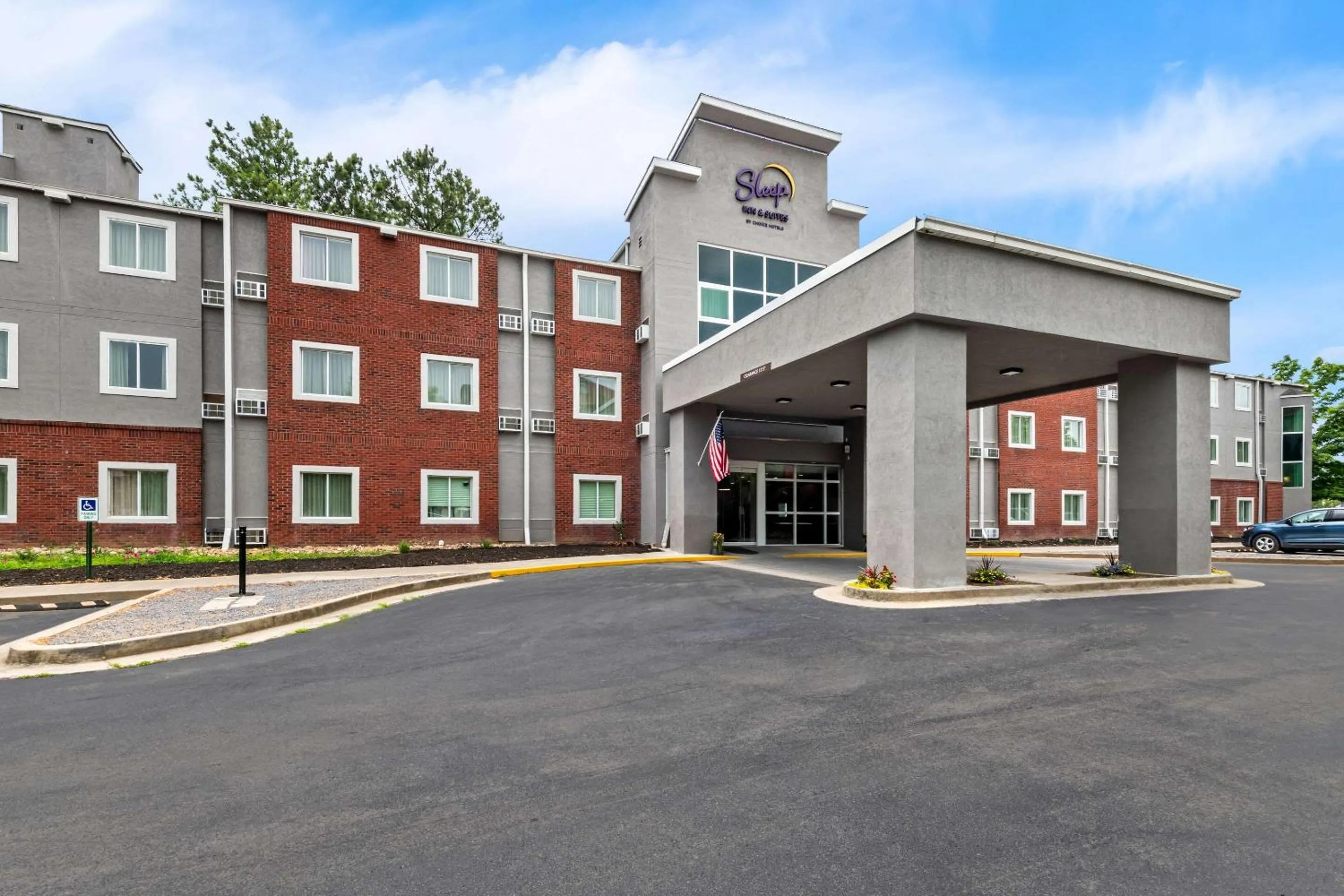 Property building in Sleep Inn & Suites Pigeon Forge Downtown