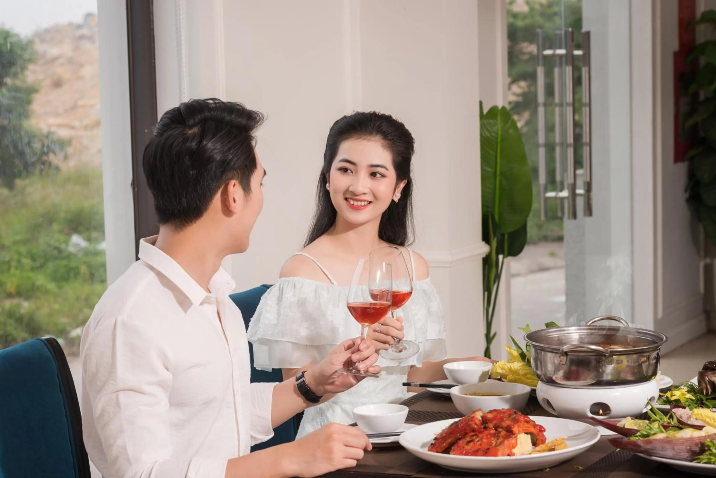 Restaurant/places to eat in Minh Chau Pearl Hotel & Spa - Quan Lan Island