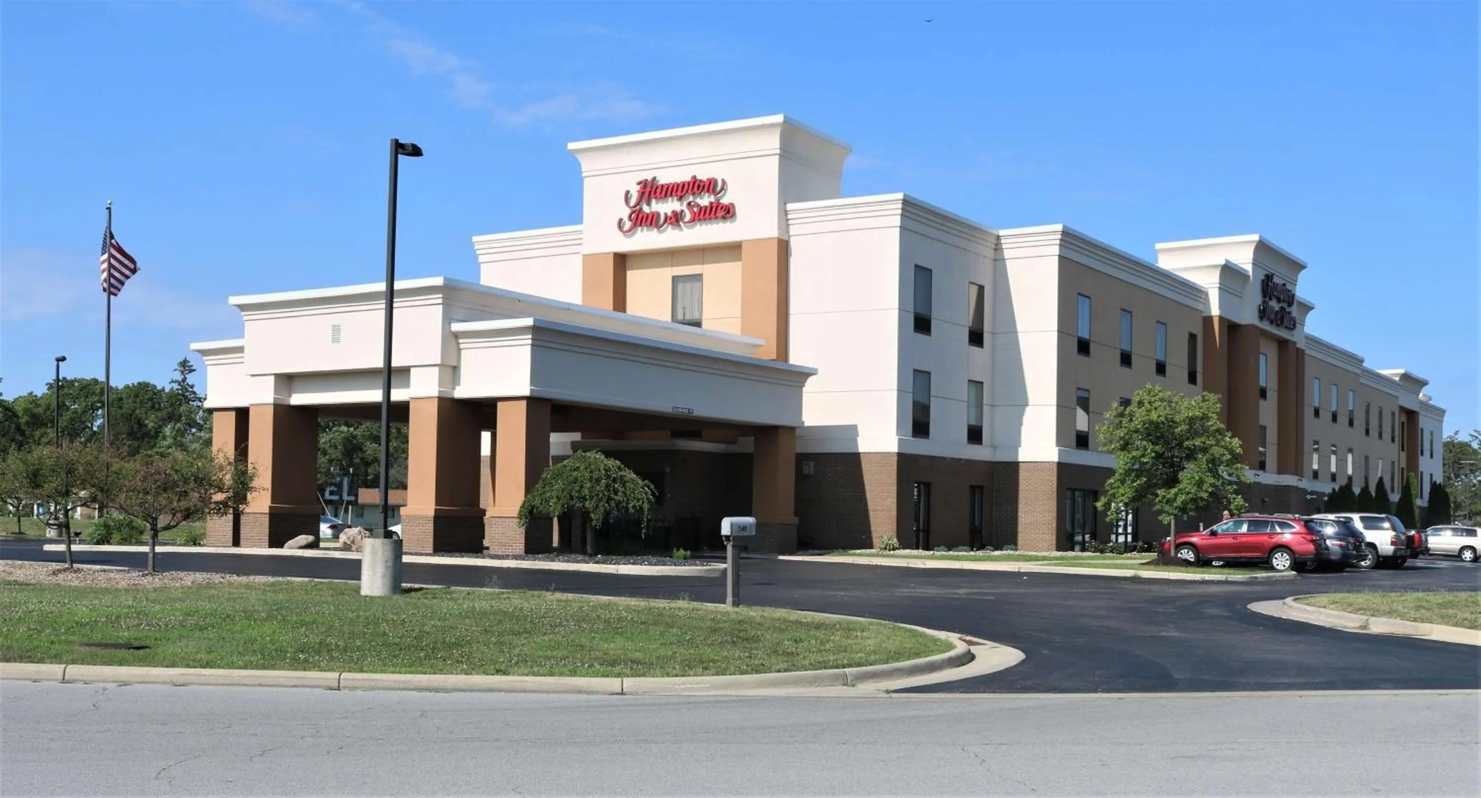 Property building in Hampton Inn & Suites Fremont