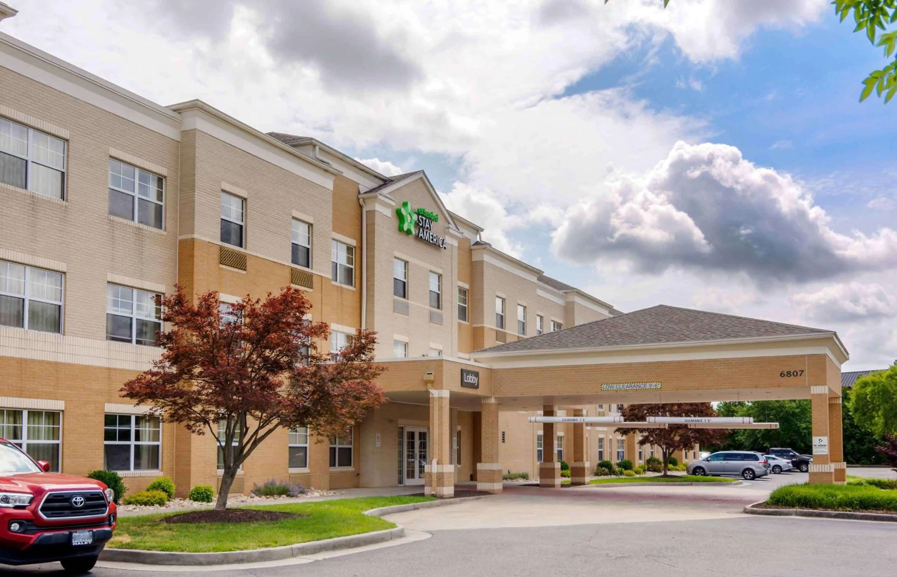 Property building in Extended Stay America Suites - Richmond - W Broad Street - Glenside - North