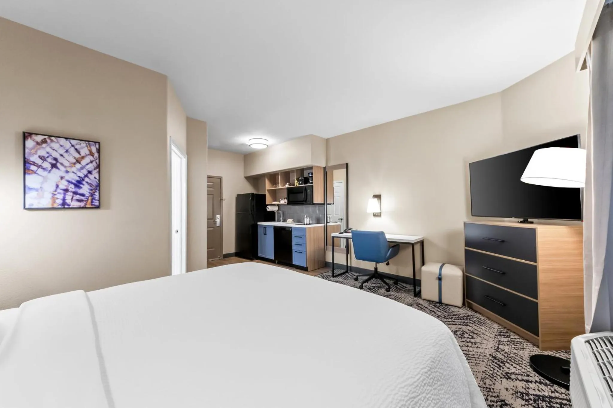 Photo of the whole room, Bed in Candlewood Victoria by IHG