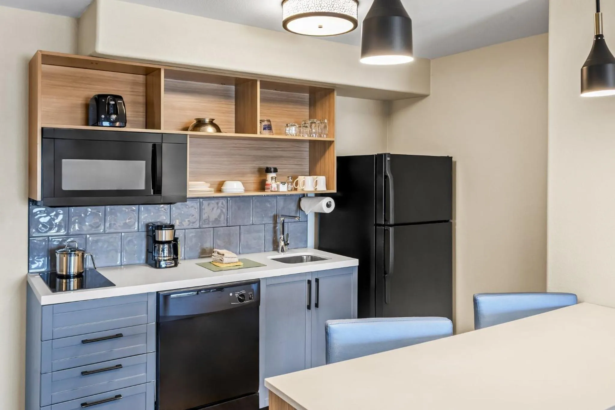 Photo of the whole room in Candlewood Victoria by IHG