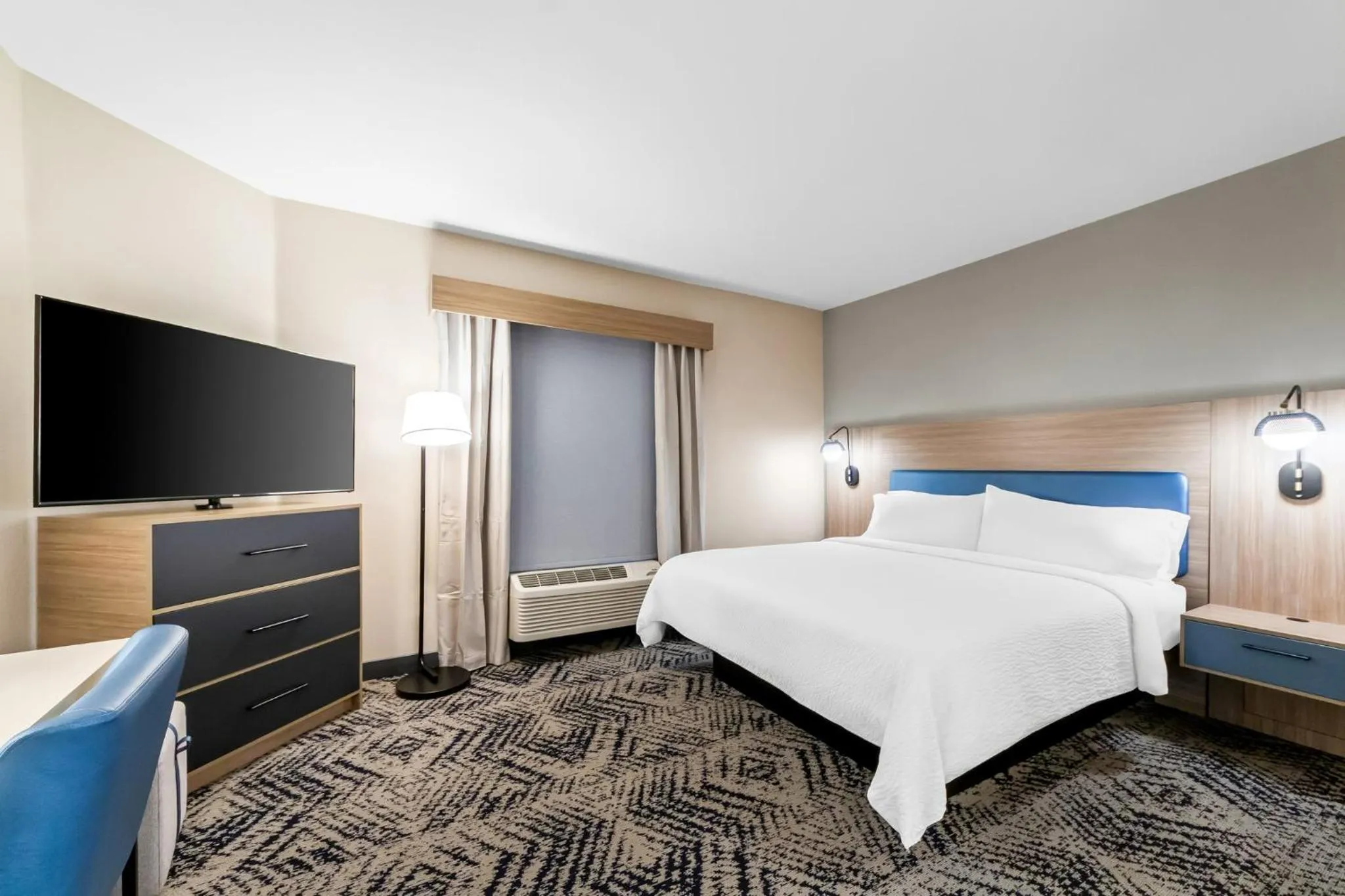 TV and multimedia, Bed in Candlewood Victoria by IHG