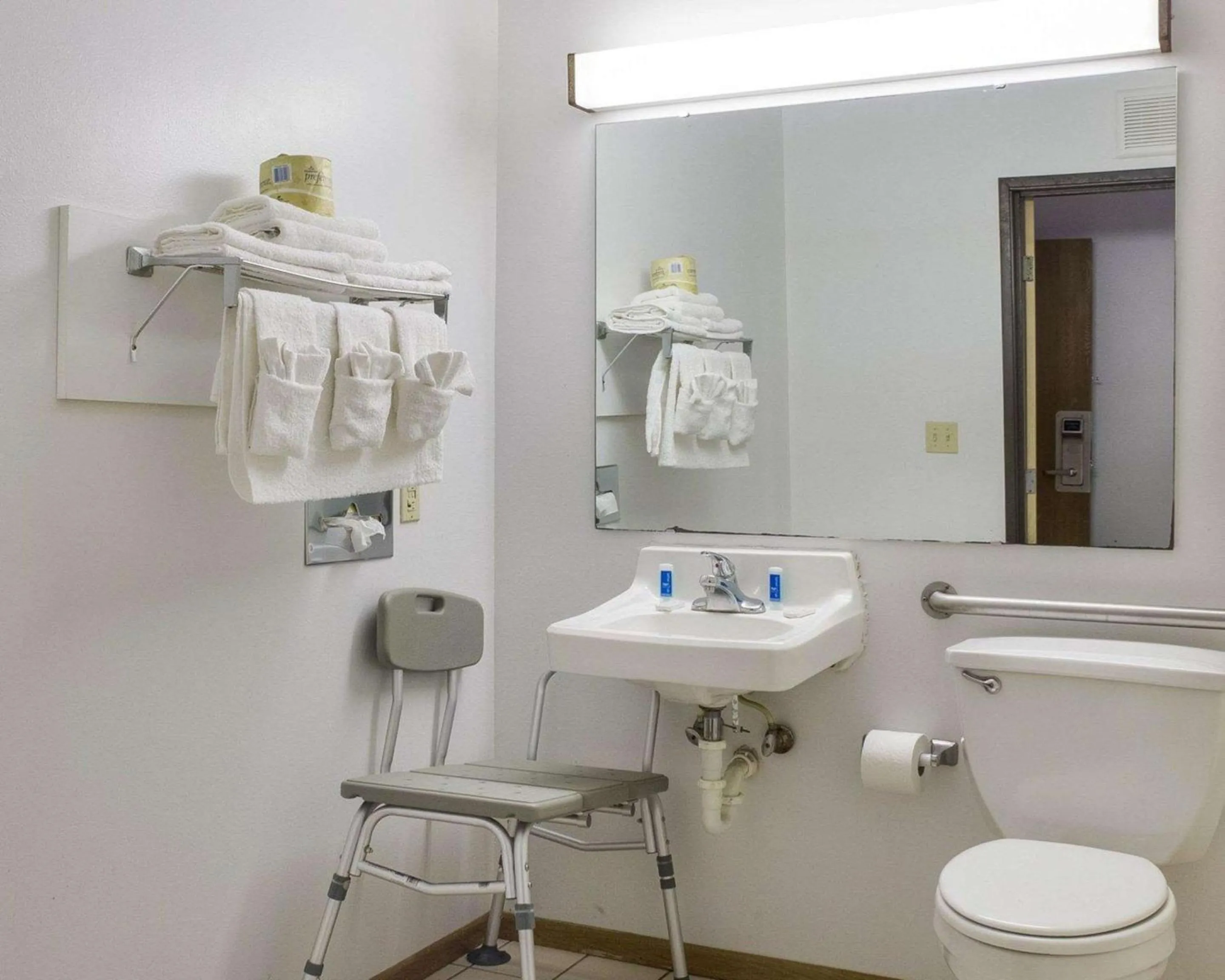 Bedroom in Rodeway Inn West Fargo Main Ave