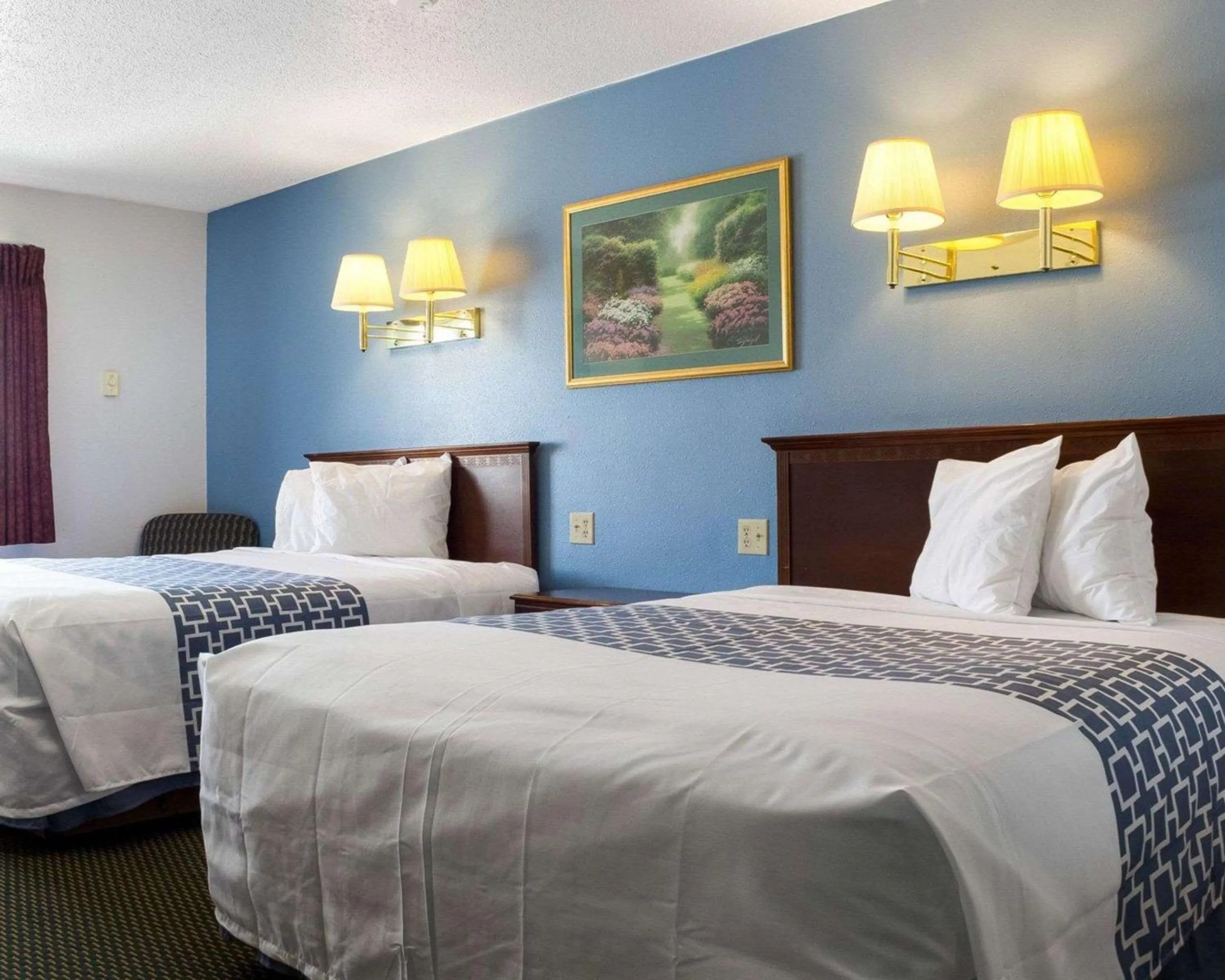 Photo of the whole room, Bed in Rodeway Inn West Fargo Main Ave