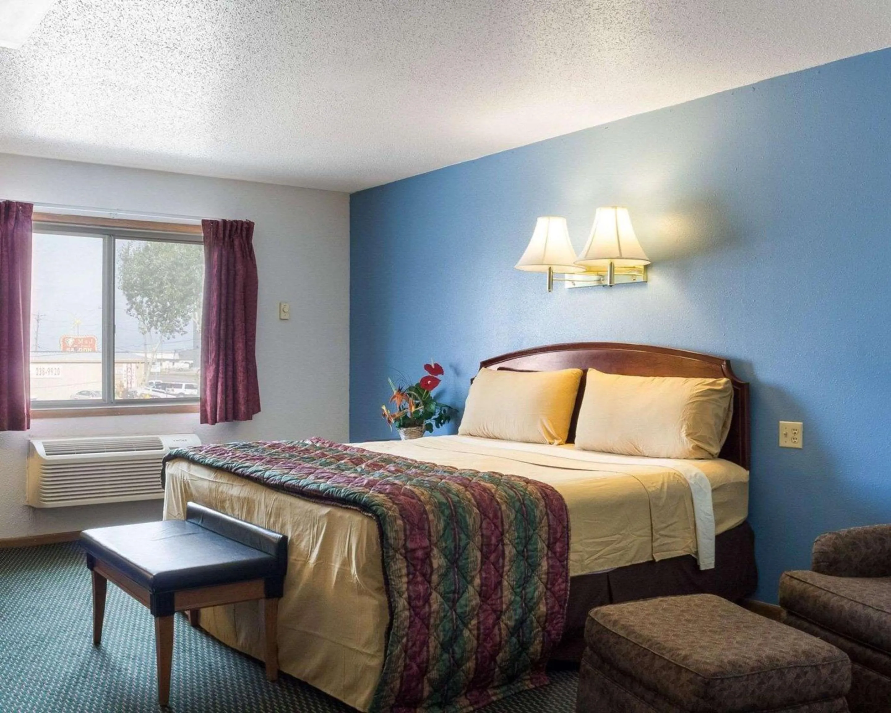 Photo of the whole room, Bed in Rodeway Inn West Fargo Main Ave