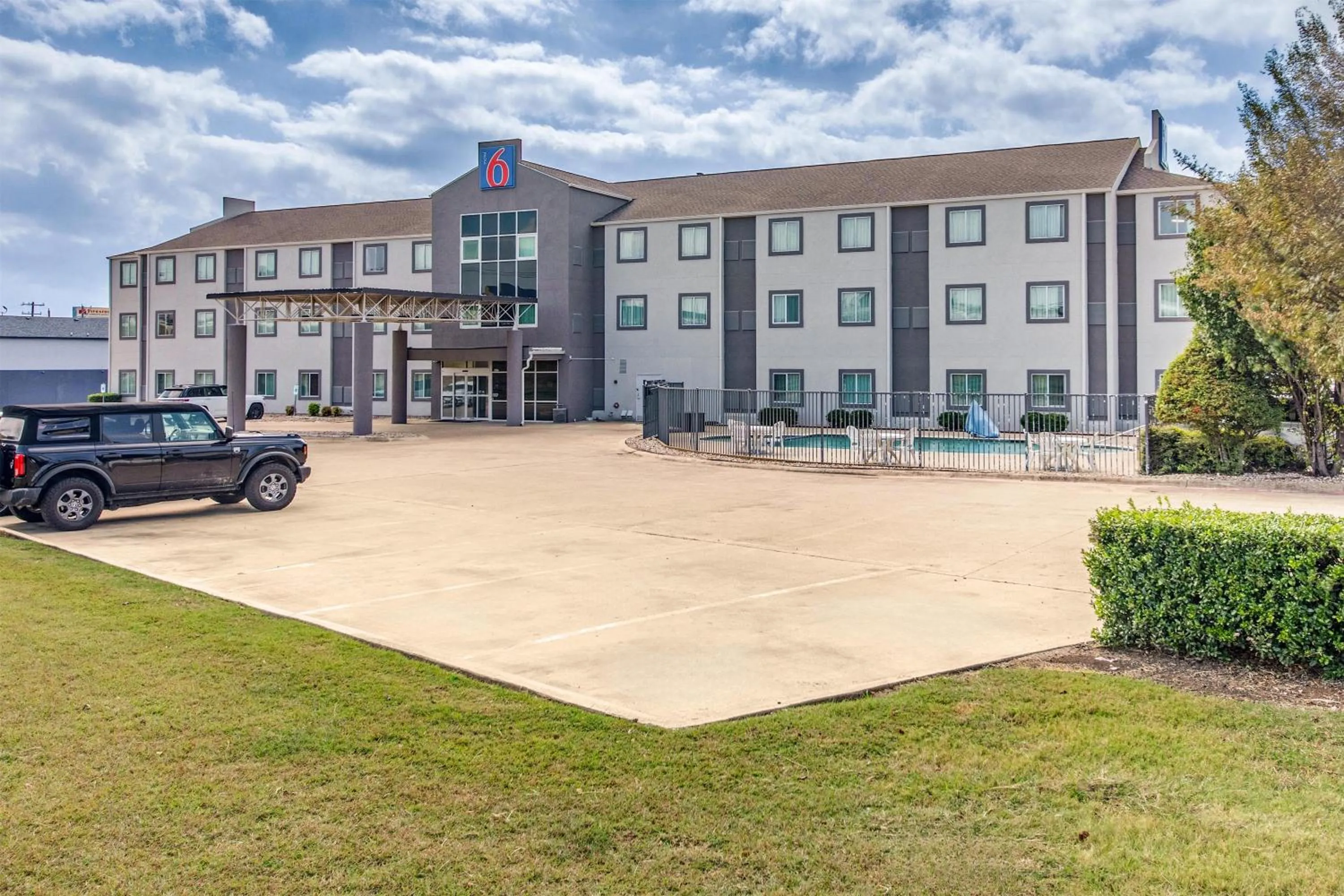Property building in Motel 6-Killeen, TX