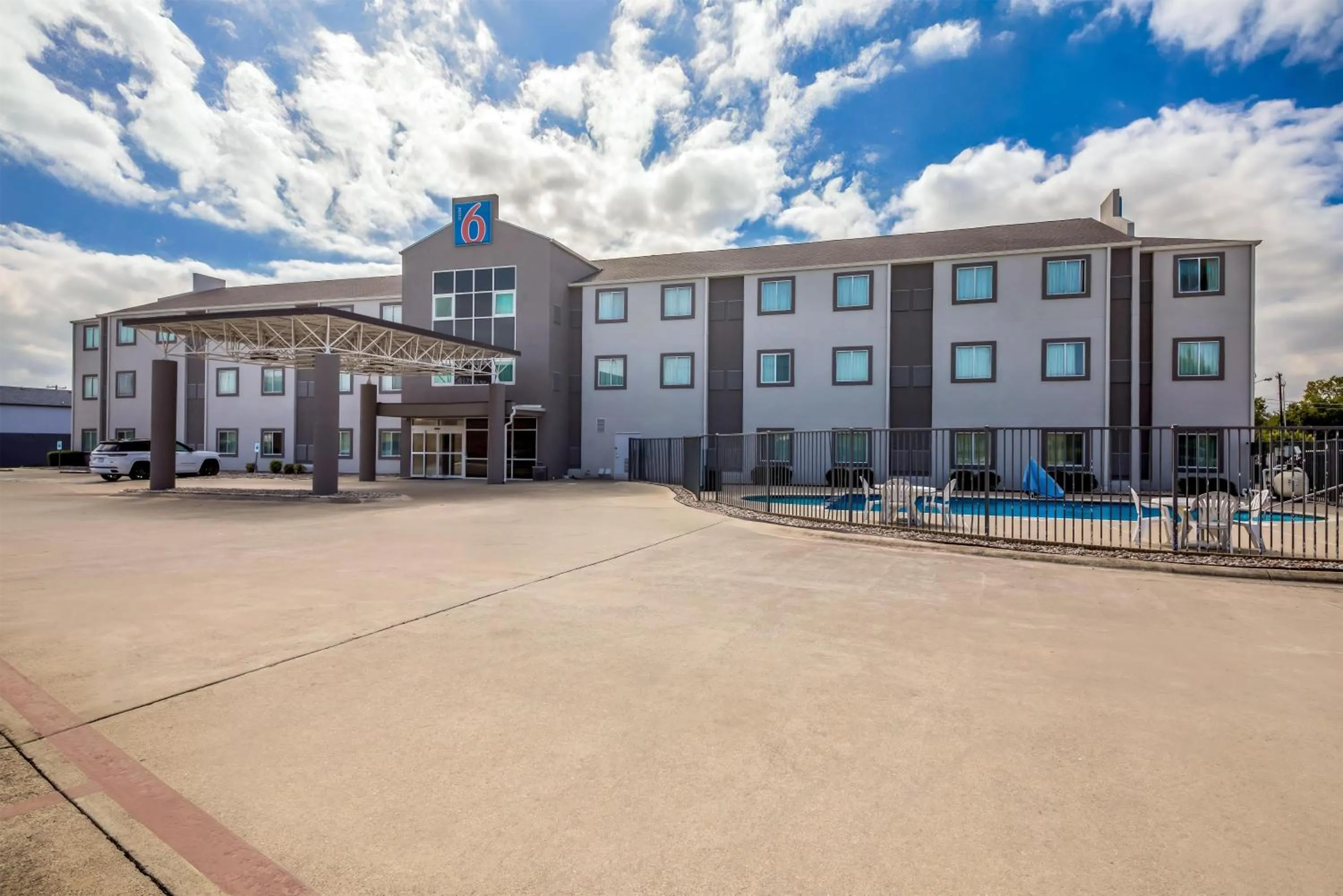 Property building in Motel 6-Killeen, TX