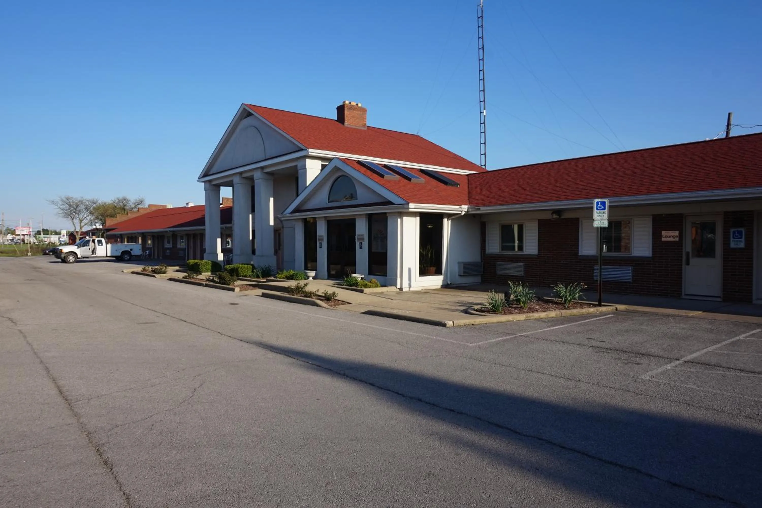 Facade/entrance in Bellevue Hotel and Suites