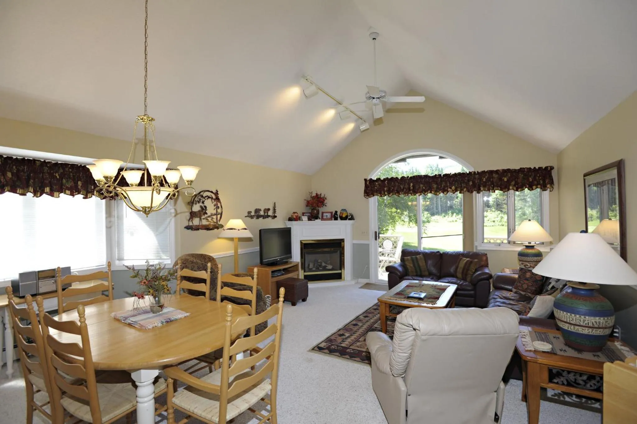 Photo of the whole room in The Townhomes at Bretton Woods