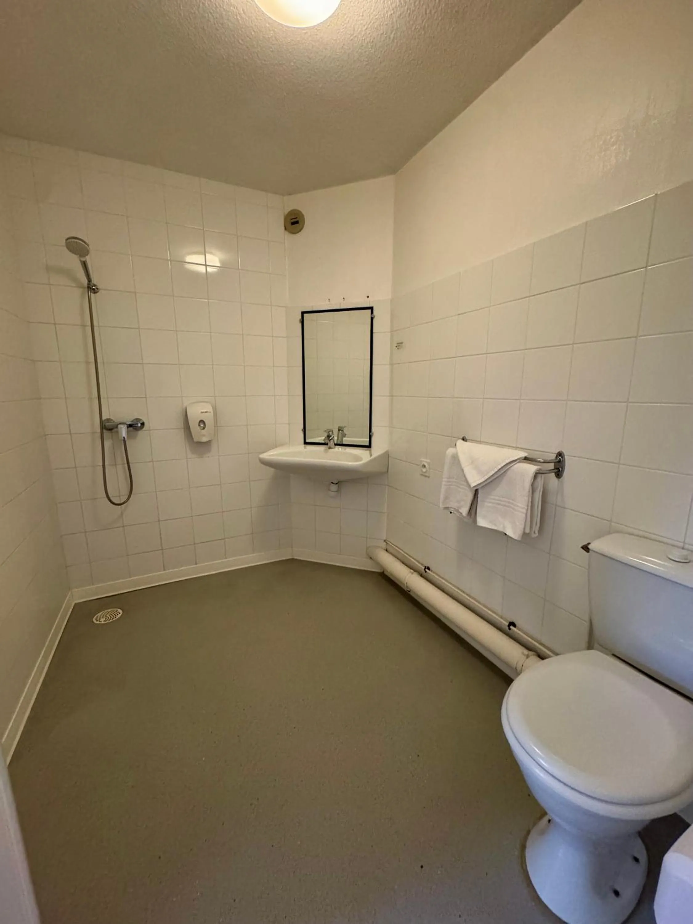 Photo of the whole room in Première Classe Rennes sud Est