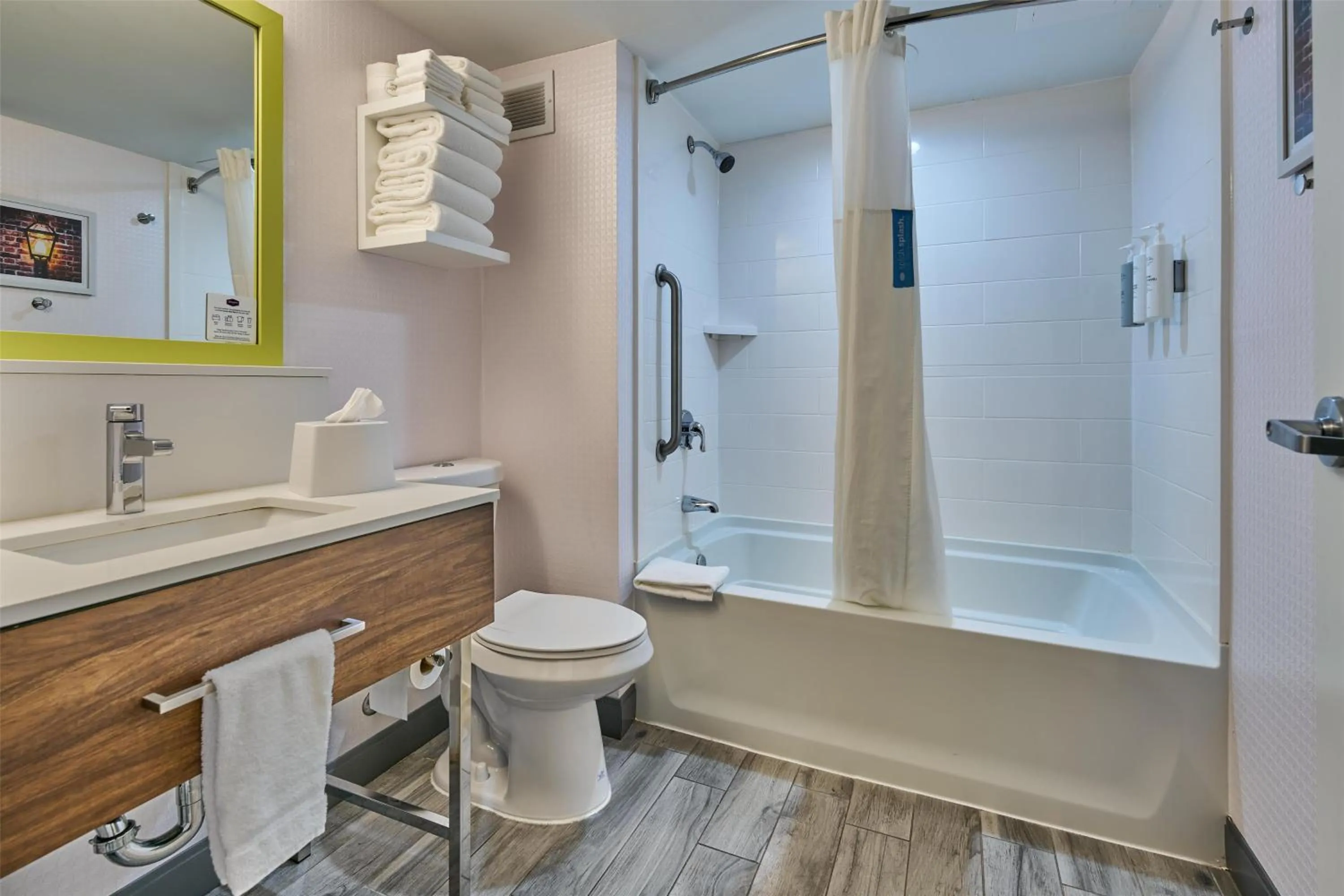 Bathroom in Hampton Inn Flemington